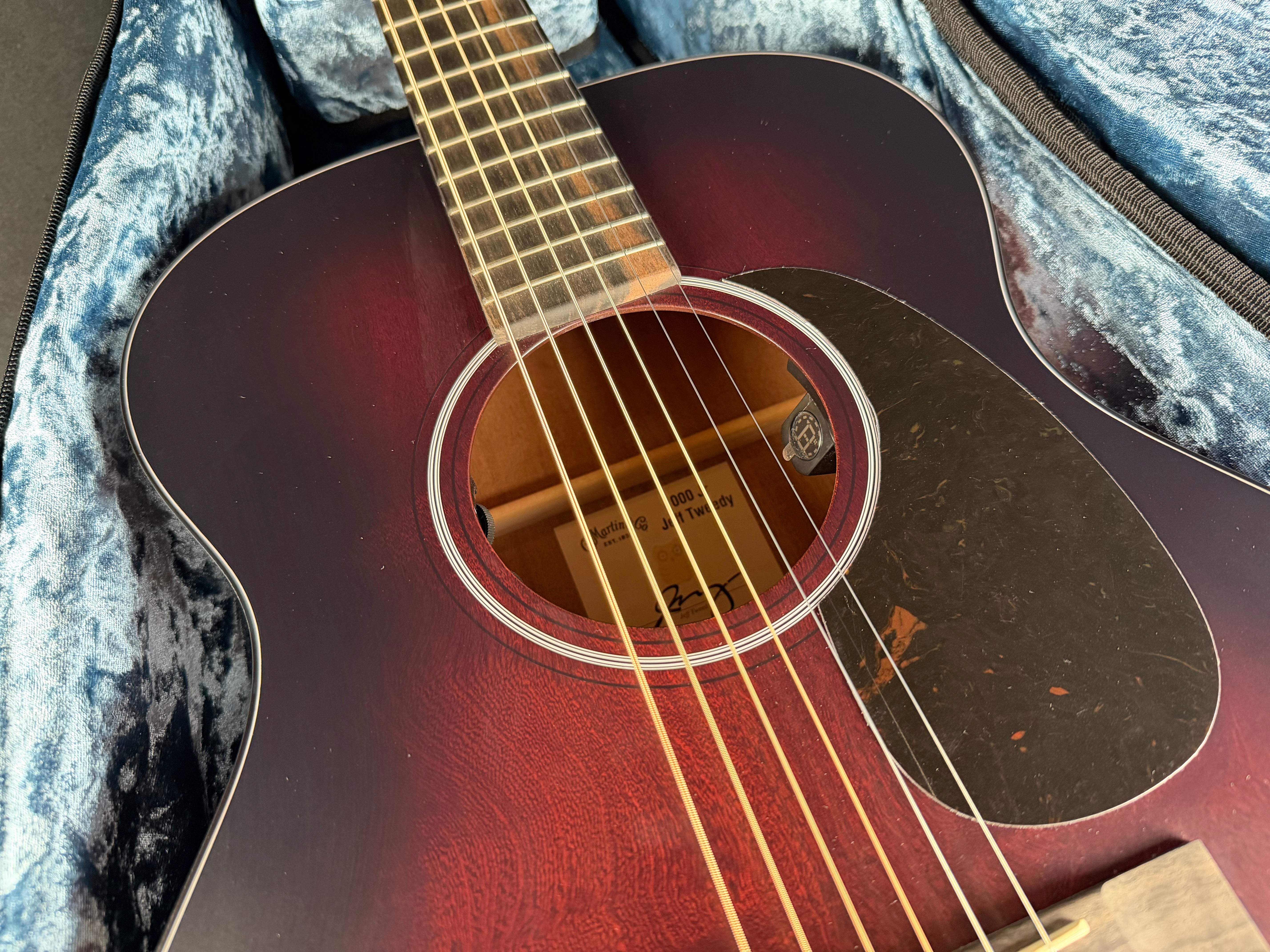 Martin 000 Jr E Jeff Tweedy w/Soft Case Dark Mahogany - Metronome Music Inc.