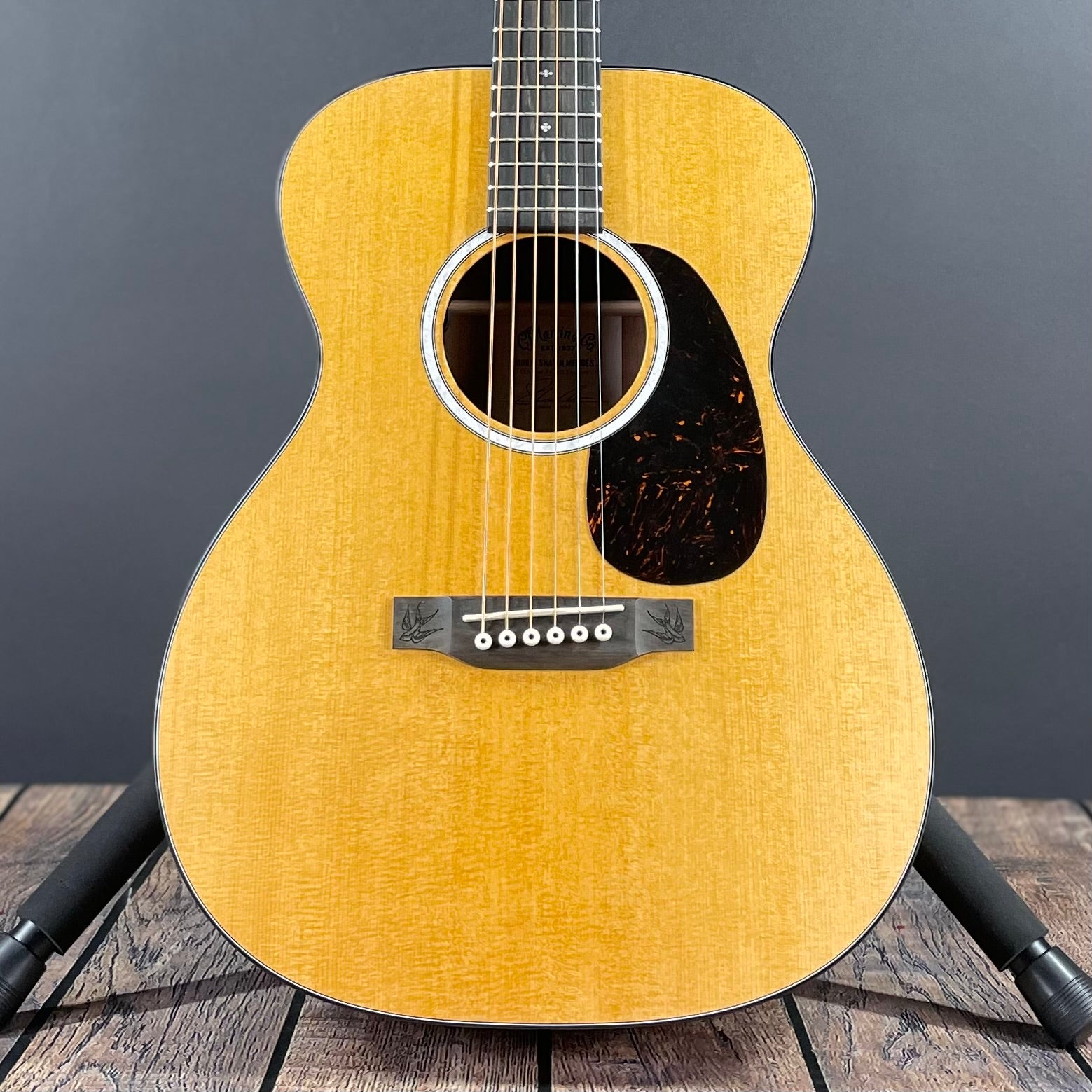 Martin 000JR-10E Shawn Mendes w/Soft Case - Natural - Metronome Music Inc.
