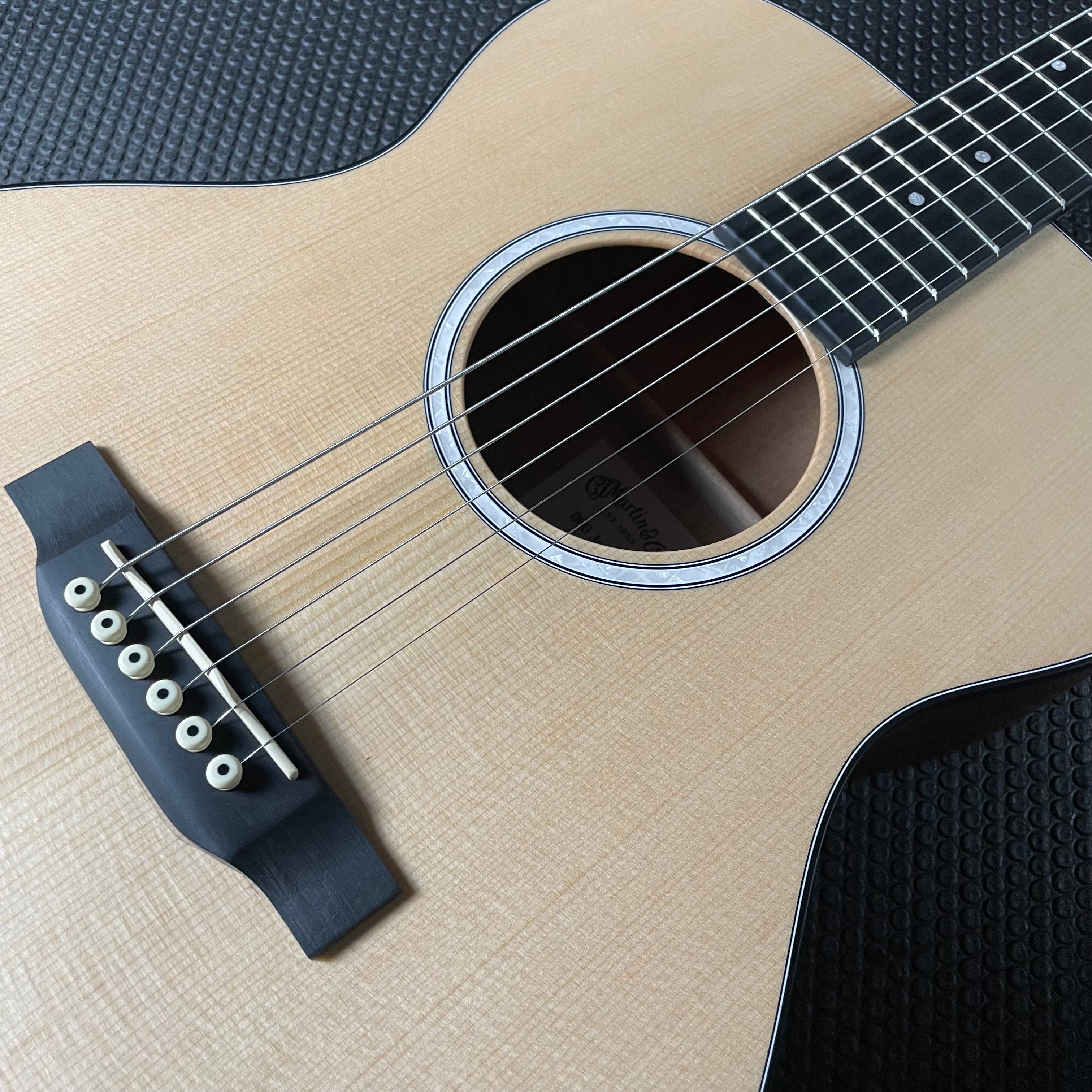 Martin 000Jr-10 Auditorium Junior w/Bag - Natural - Metronome Music Inc.