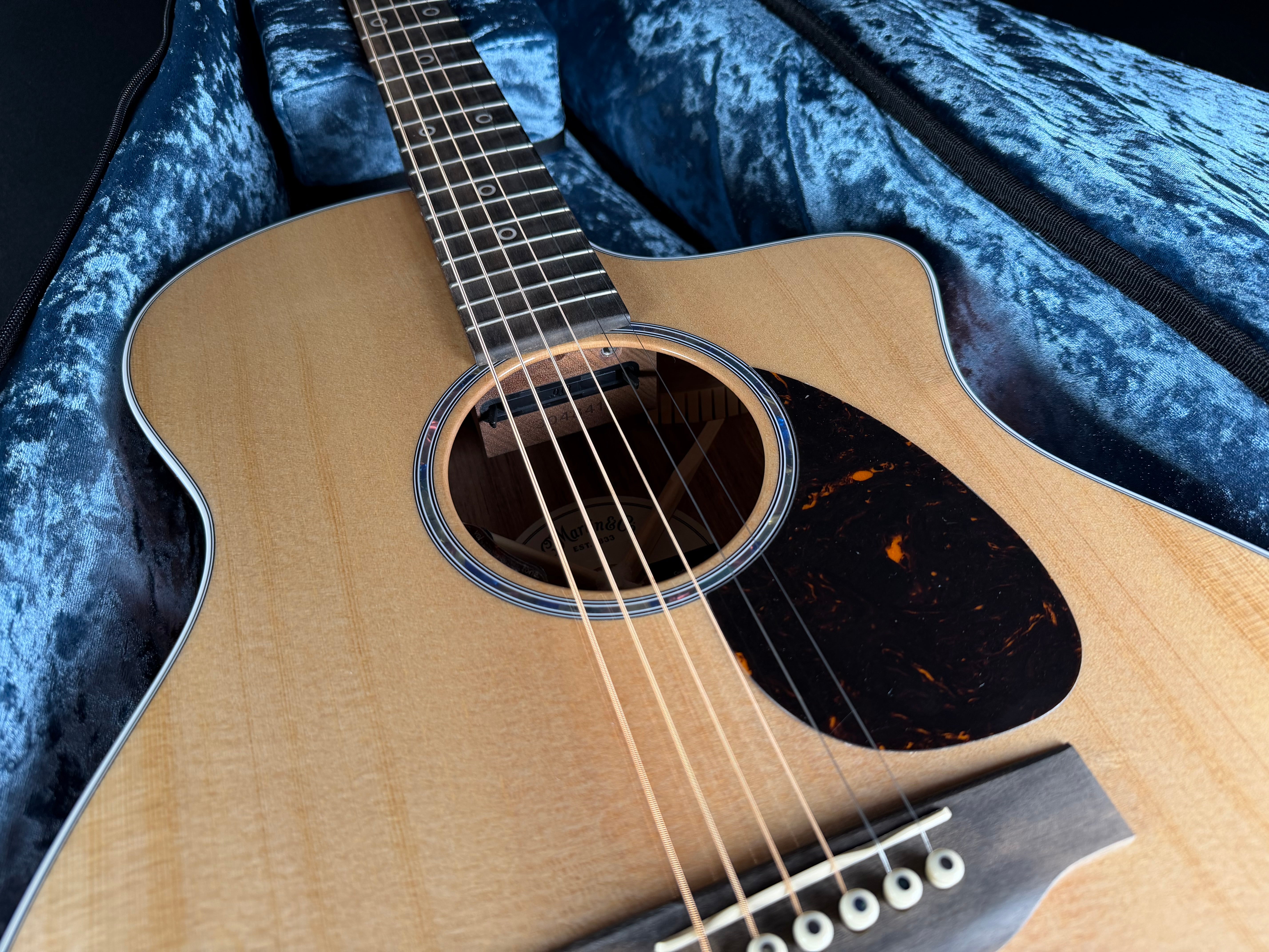 Martin SC-13E Modern w/Soft Case Natural - Metronome Music Inc.