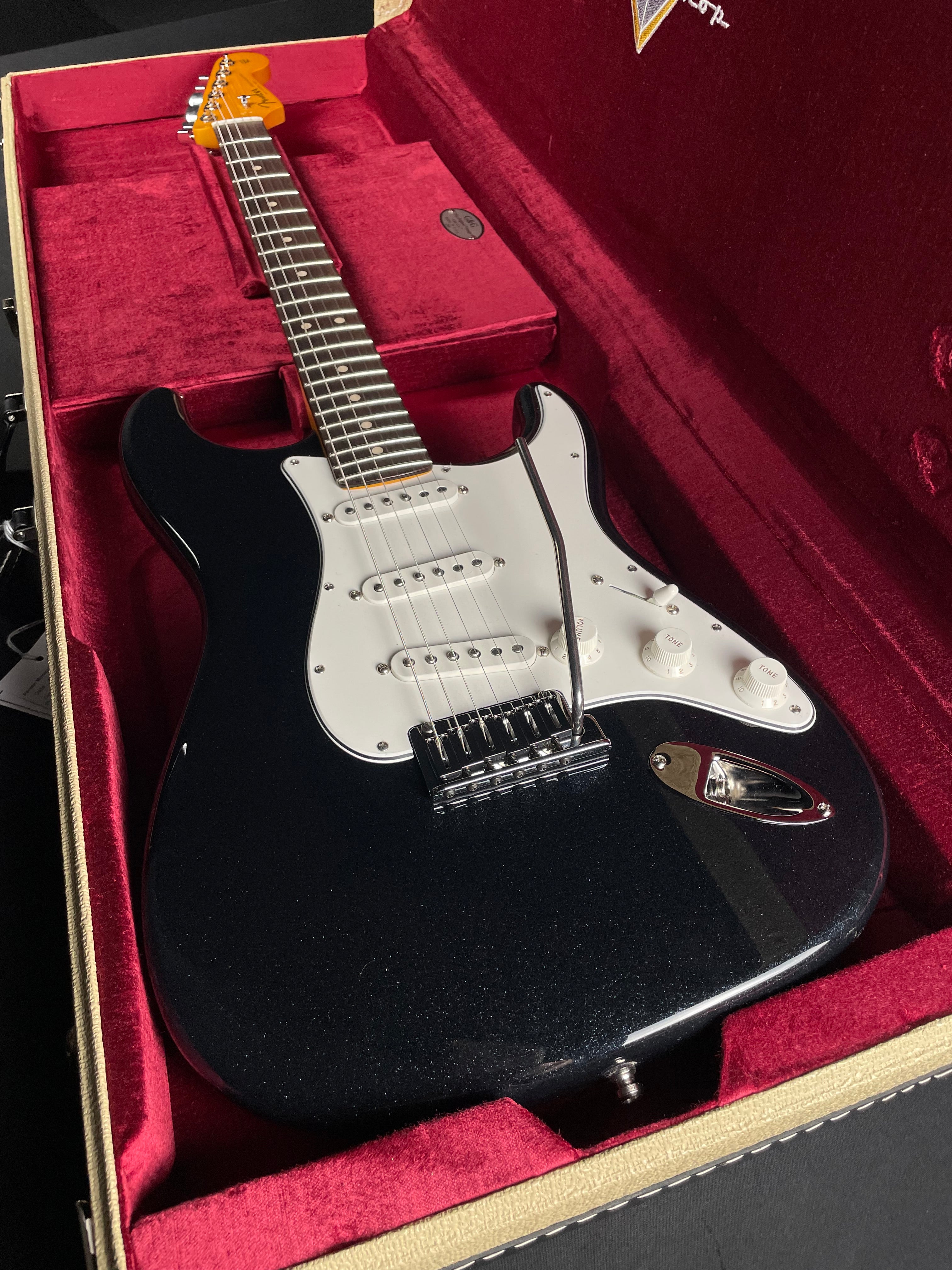 Fender Custom Shop Custom Deluxe Strat NOS - Black Sparkle (2025)