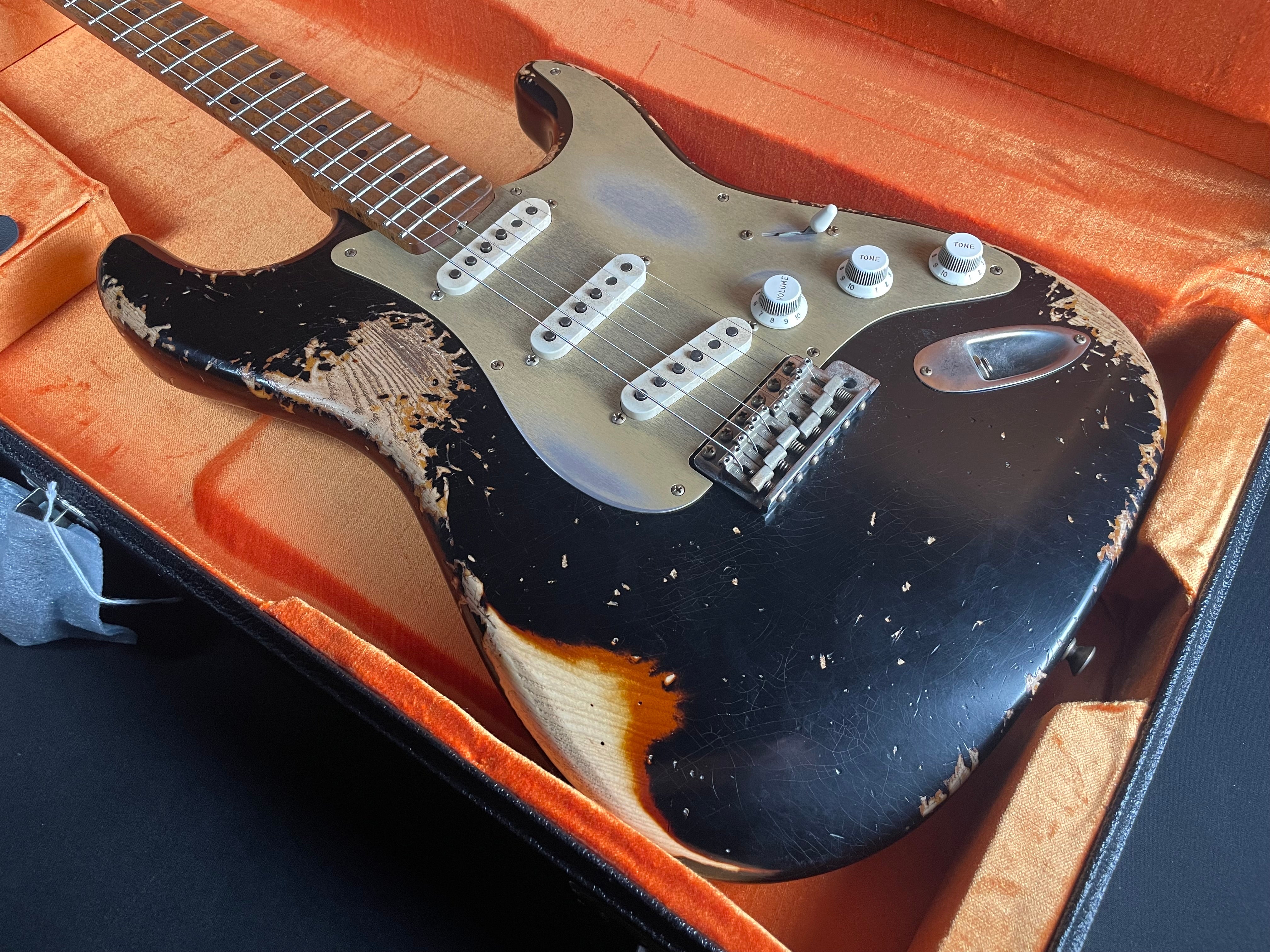 Fender Custom Shop Master Built 50s Stratocaster Heavy Relic Black/Violin Burst - Metronome Music Inc.