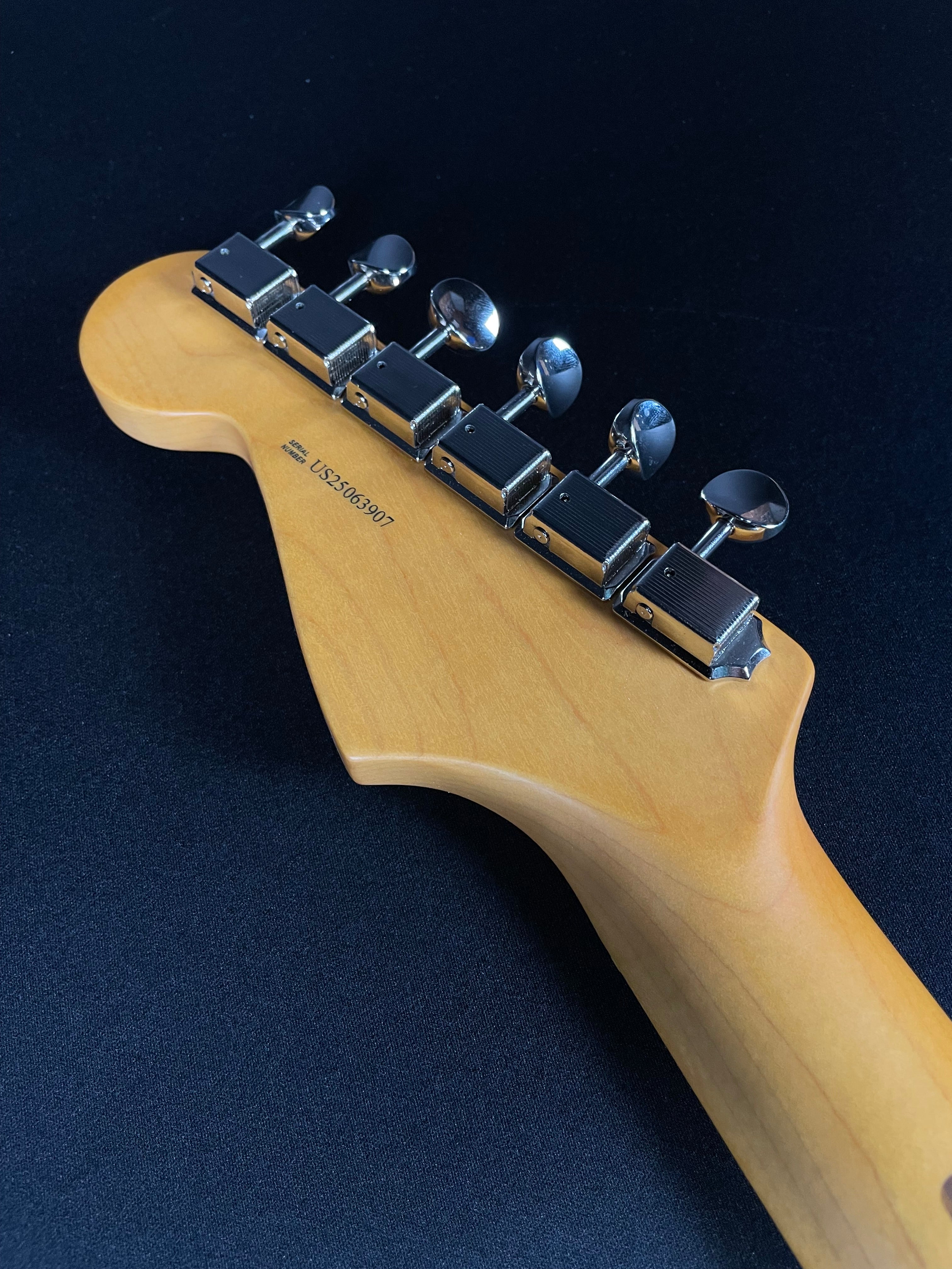 Fender American Professional Classic Stratocaster - 3-Color Sunburst