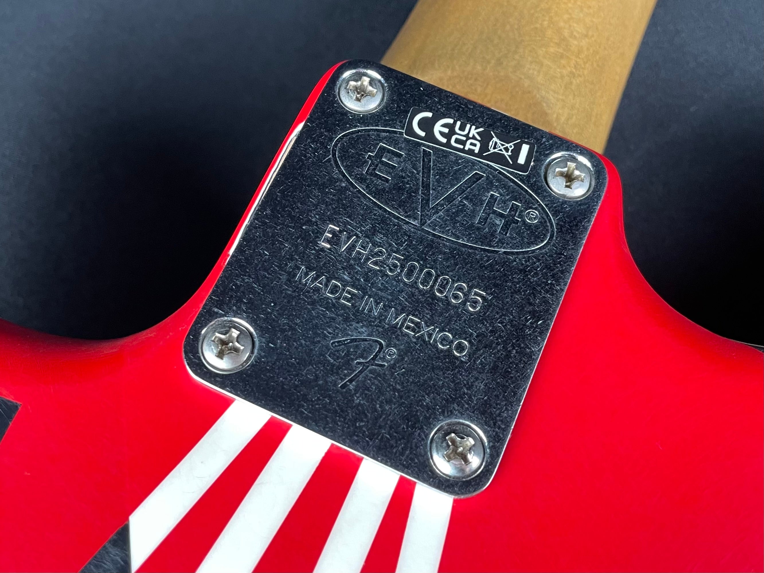 EVH Striped Series Frankenstein Relic - Red/Black/White - Metronome Music Inc.