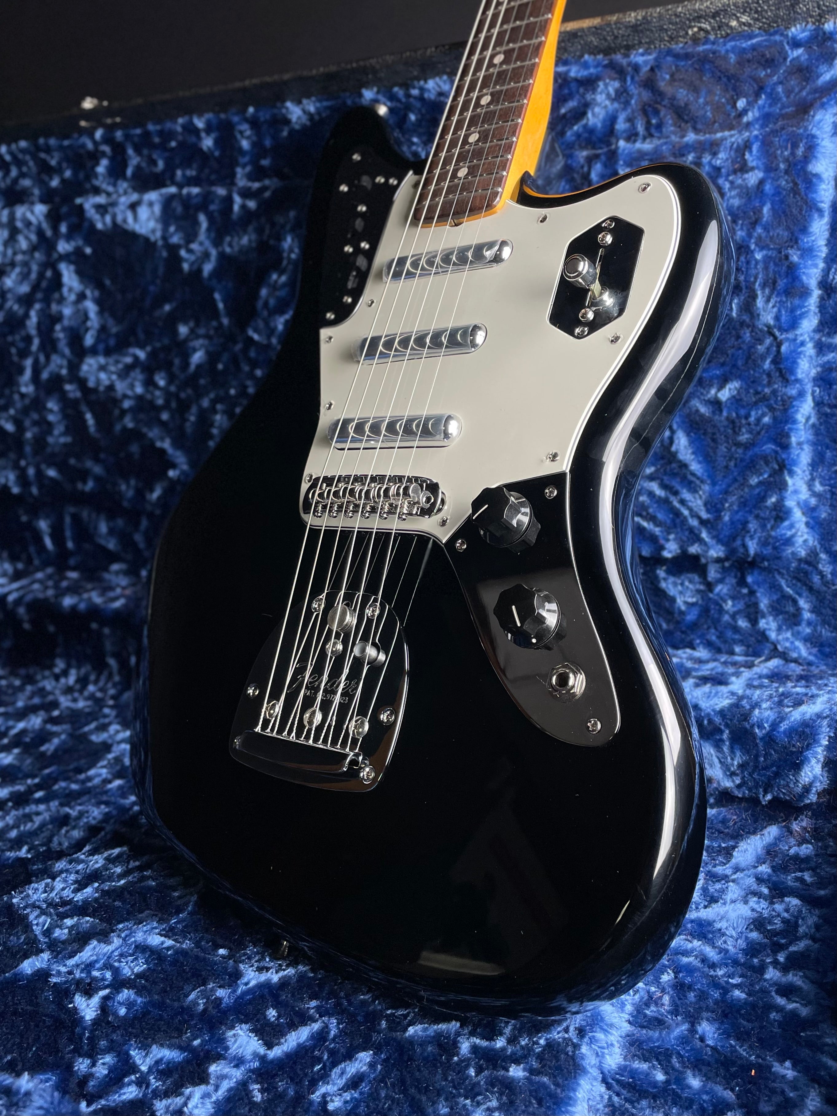 Fender Limited Edition Johnny Marr Signature Special Jaguar, Rosewood - Black - Metronome Music Inc.