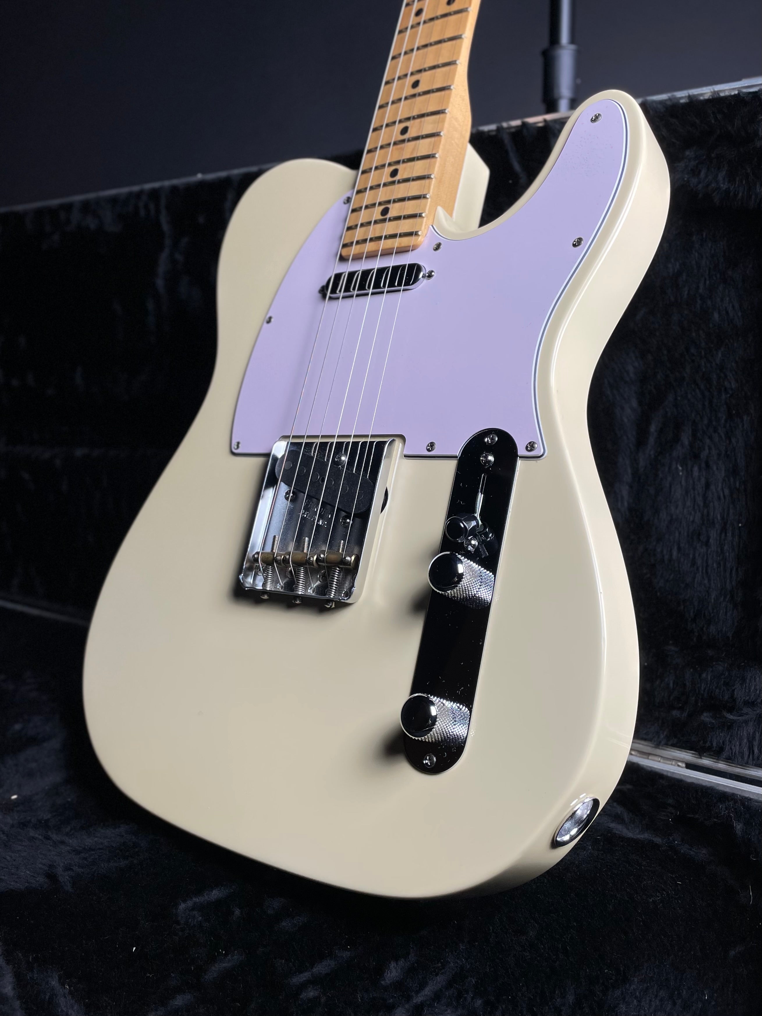 Fender American Special Telecaster - Olympic White (2010) - Metronome Music Inc.