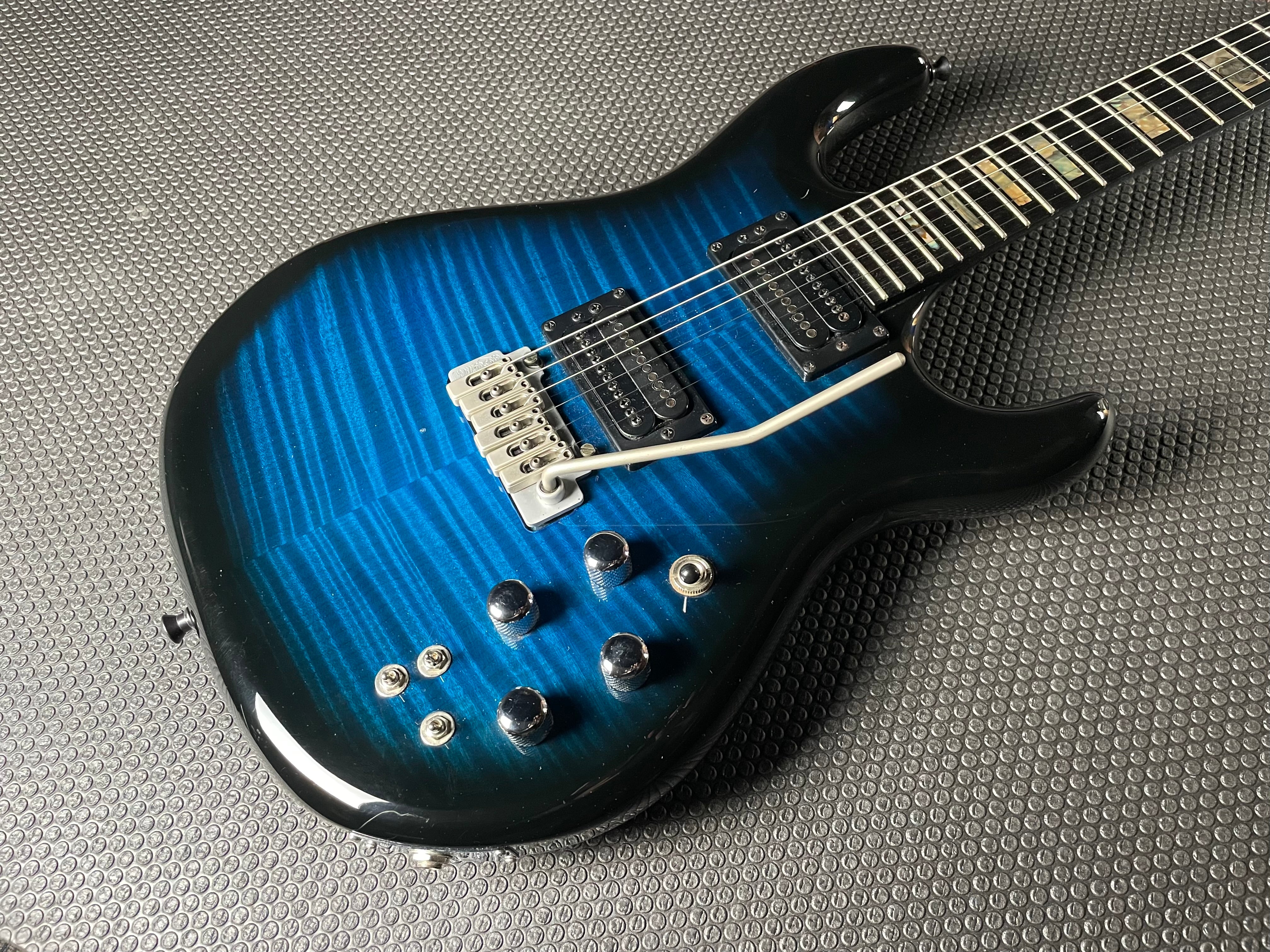 Carvin DC-400T w/Original Case - Blue Burst (2000s) - Metronome Music Inc.