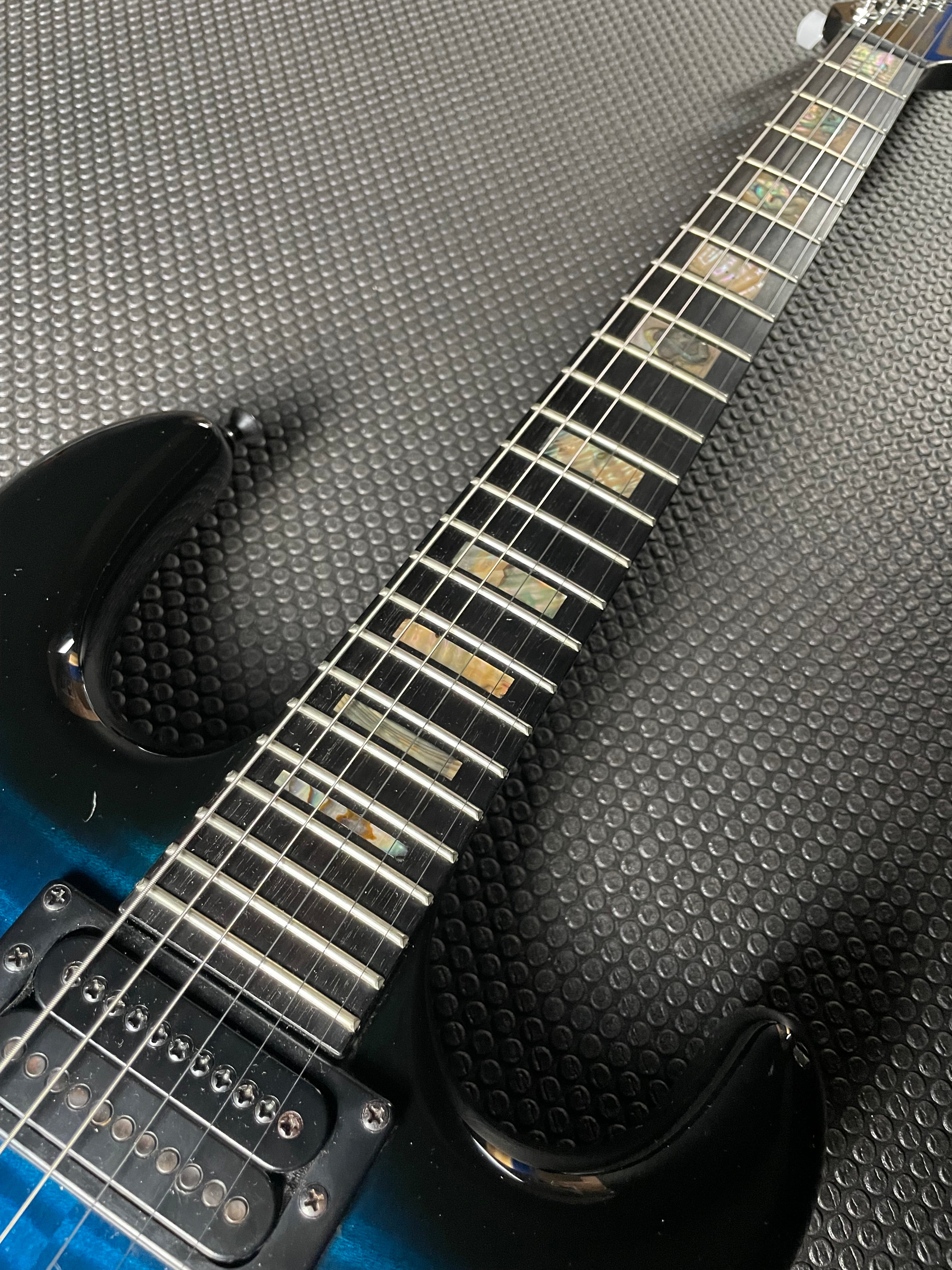 Carvin DC-400T w/Original Case - Blue Burst (2000s) - Metronome Music Inc.