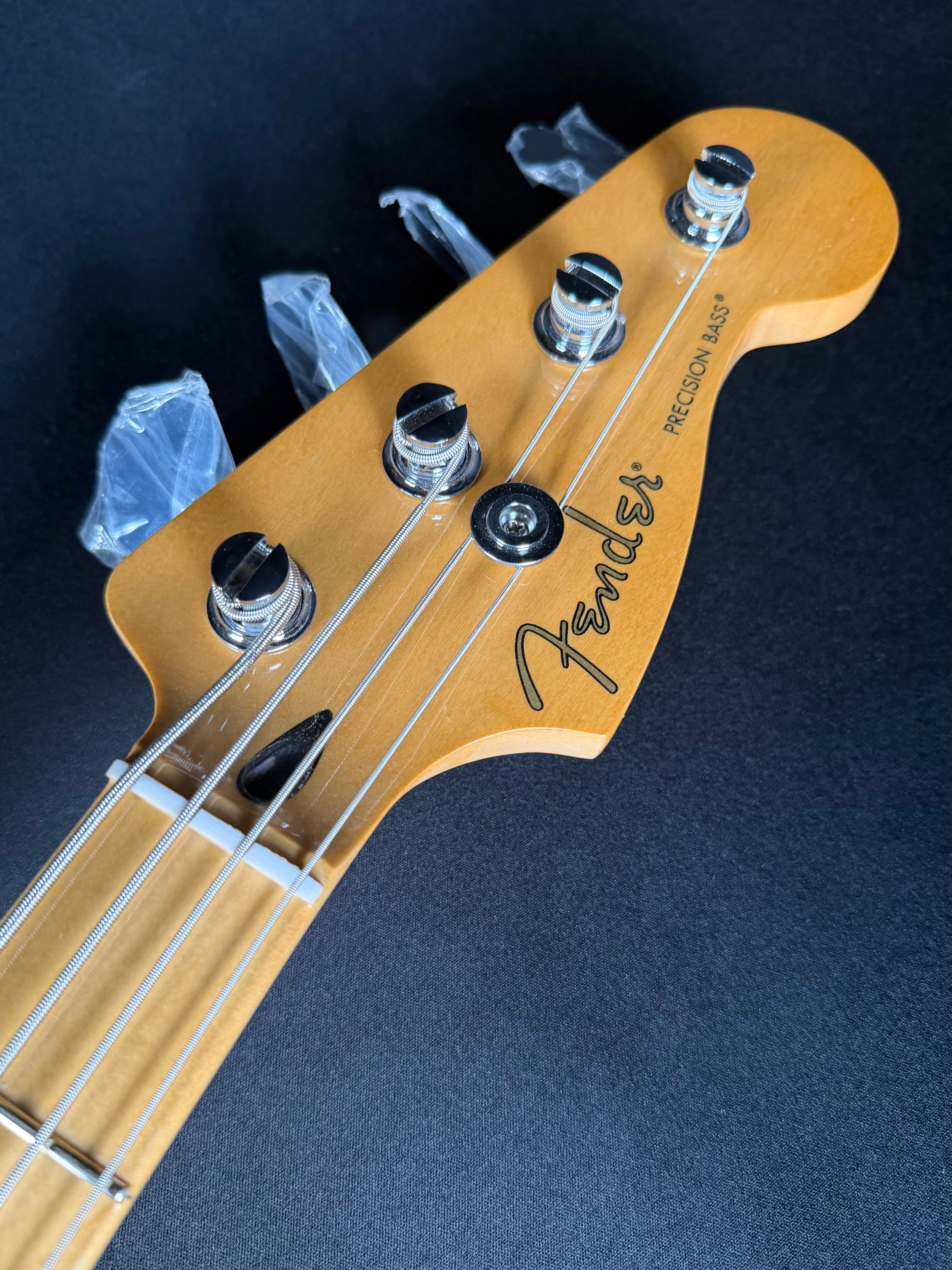 Fender Player II Precision Bass, Maple - Hialeah Yellow