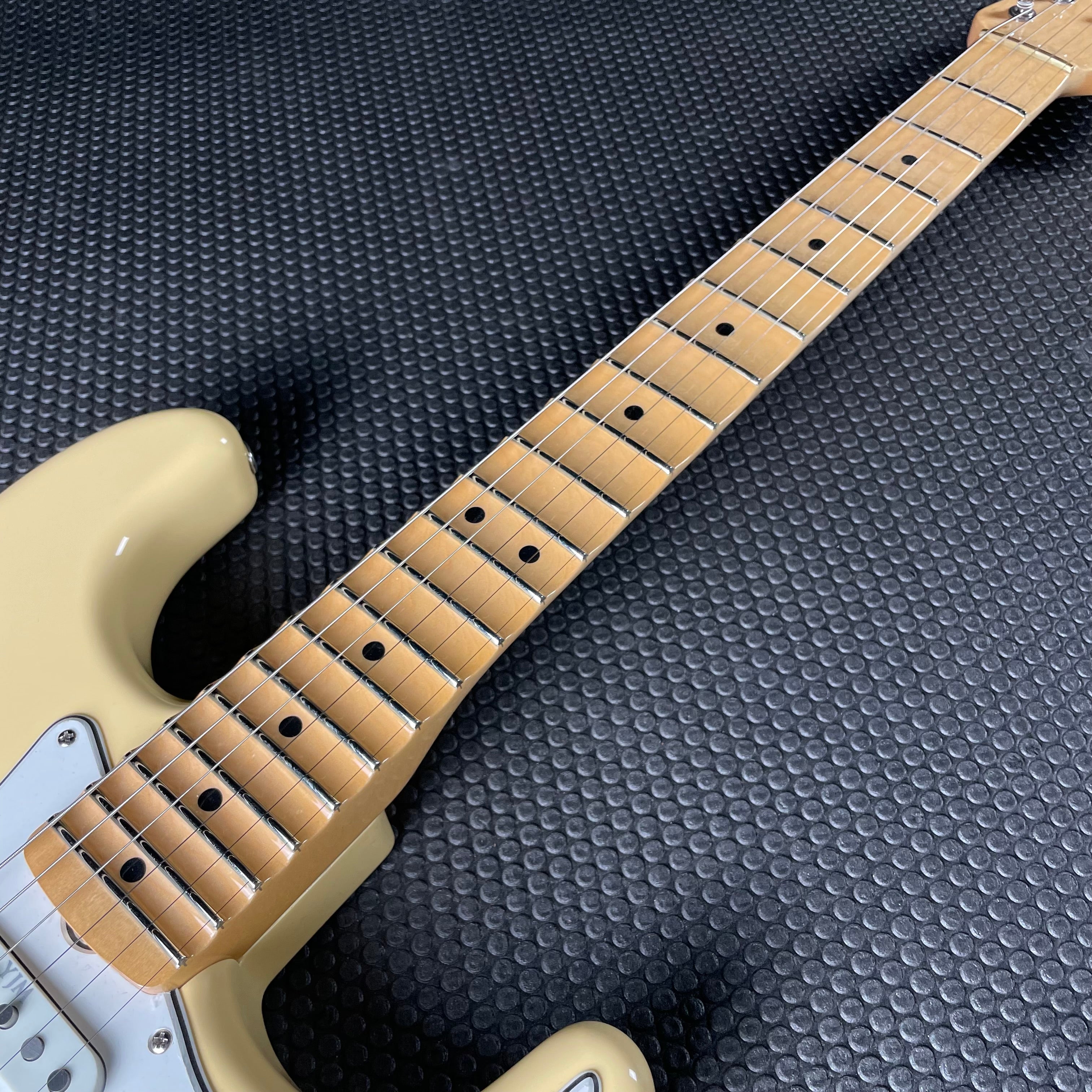 Fender Custom Shop Yngwie Malmsteen Signature, Scalloped - Vintage White - Metronome Music Inc.