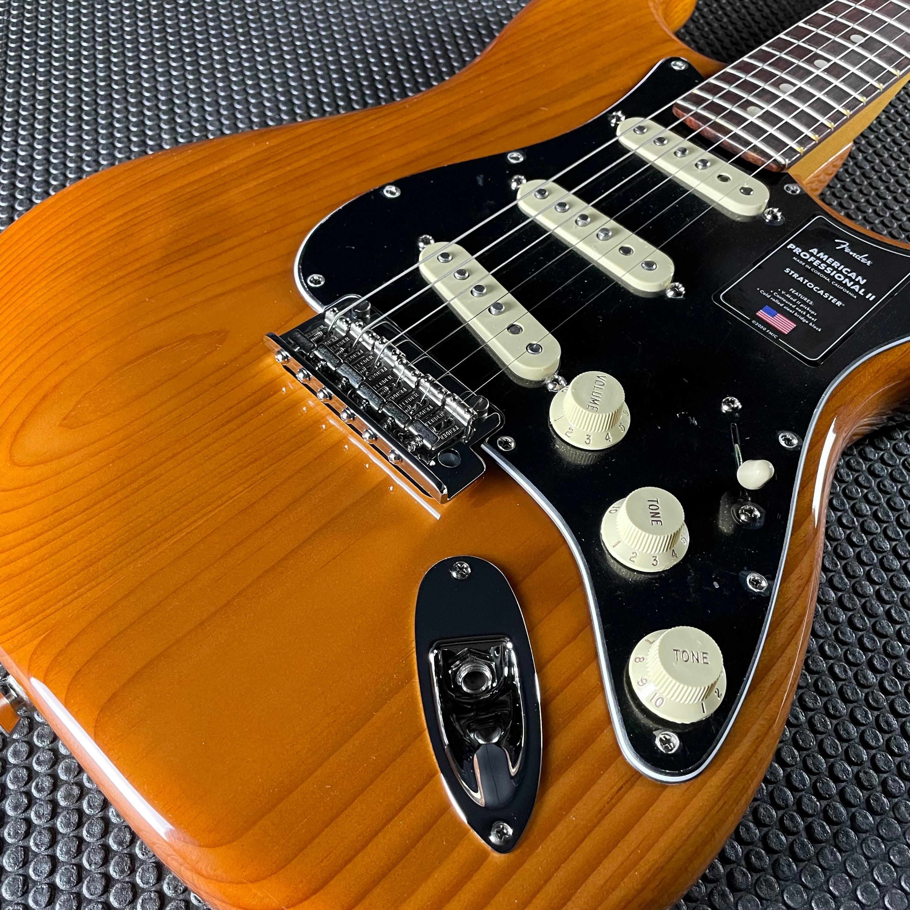 Fender American Professional II Stratocaster, Rosewood- Roasted Pine (7lbs 8oz) - Metronome Music Inc.
