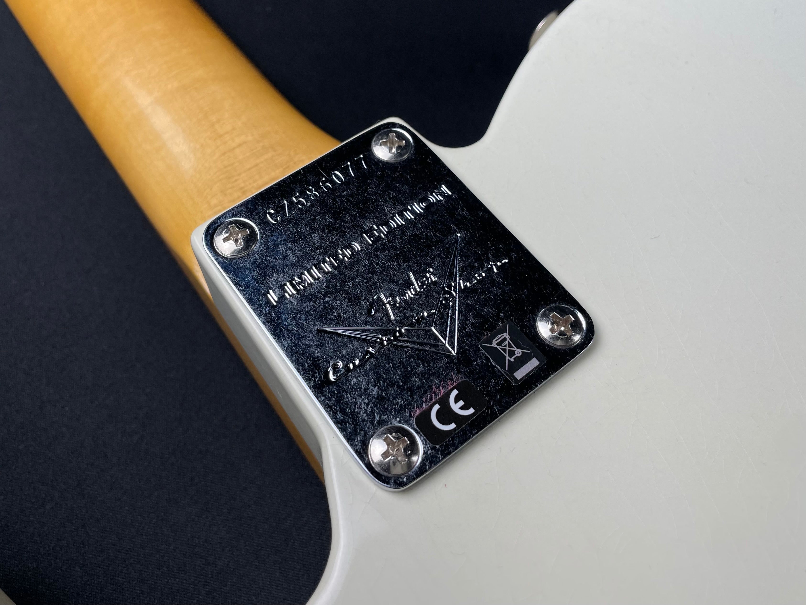 Fender Custom Shop 1963 Telecaster Journeyman - Aged Olympic White (2025) - Metronome Music Inc.