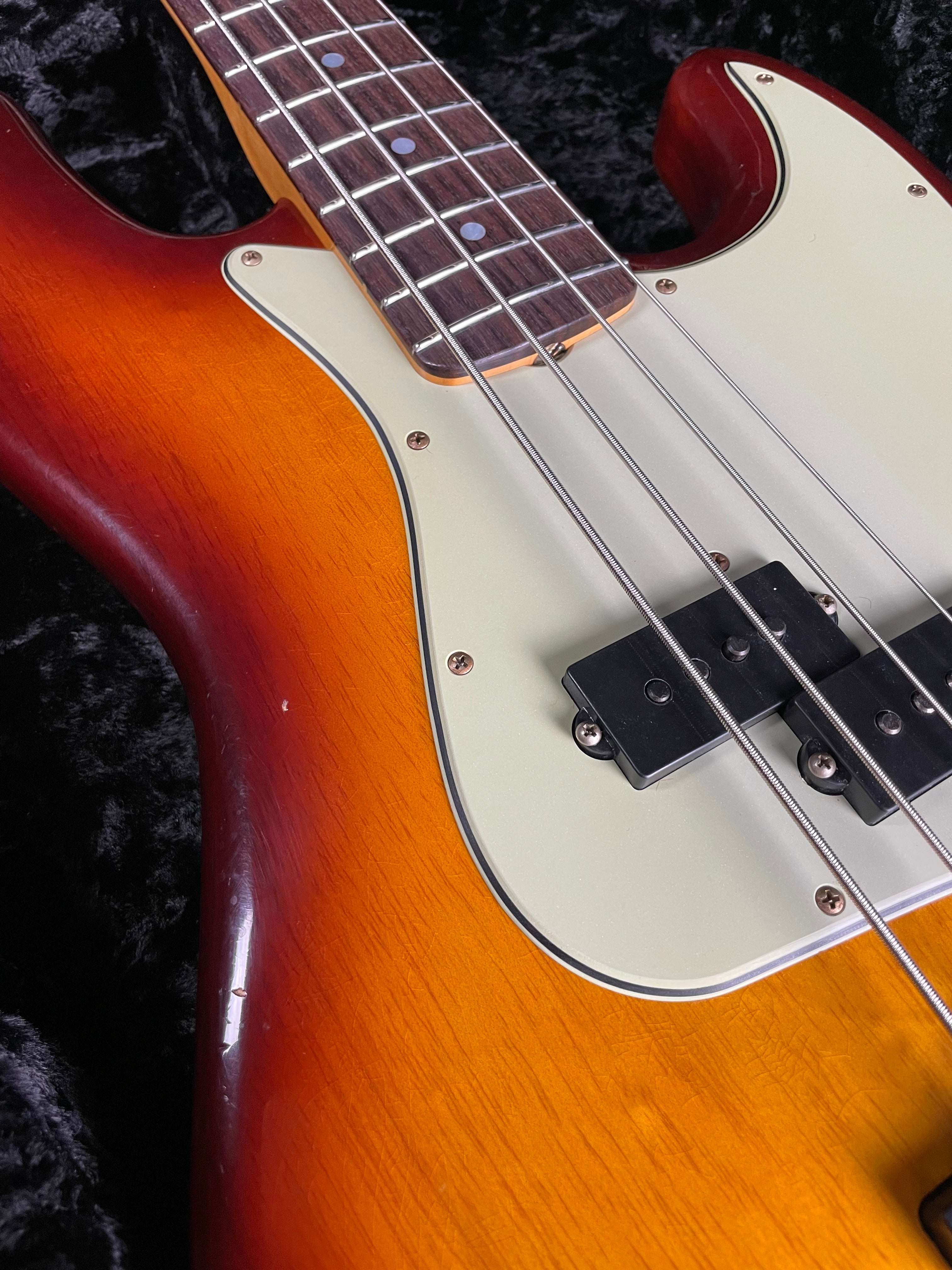 Fender Custom Shop Limited Jazz Bass Special Journeyman - Tobacco Sunburst - Metronome Music Inc.