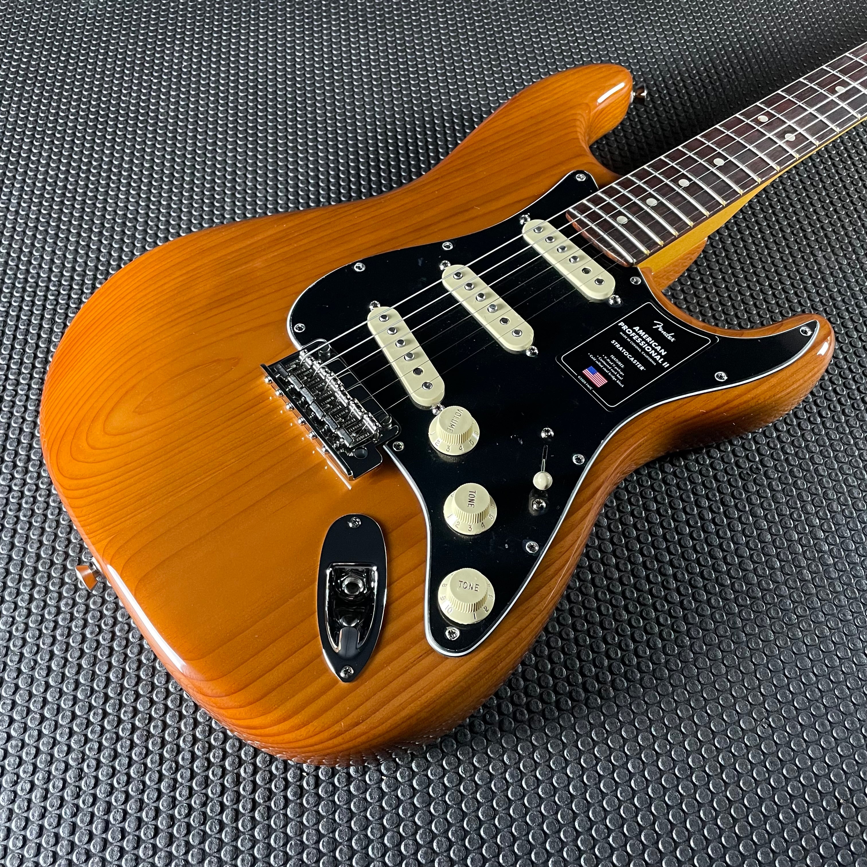 Fender American Professional II Stratocaster, Rosewood- Roasted Pine (7lbs 8oz) - Metronome Music Inc.