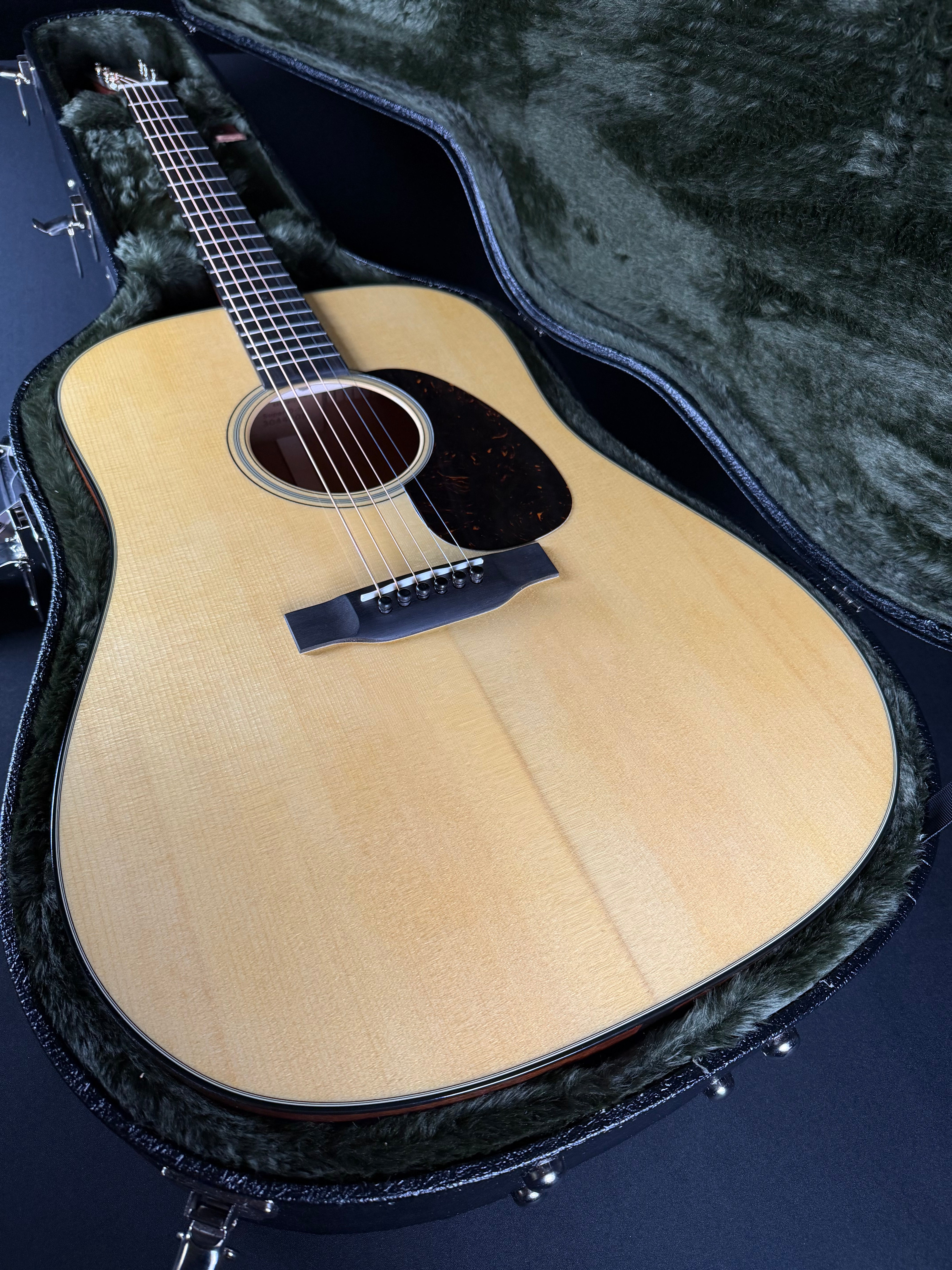 Martin Super D-18 w/Hard Case - Natural (2026) - Metronome Music Inc.