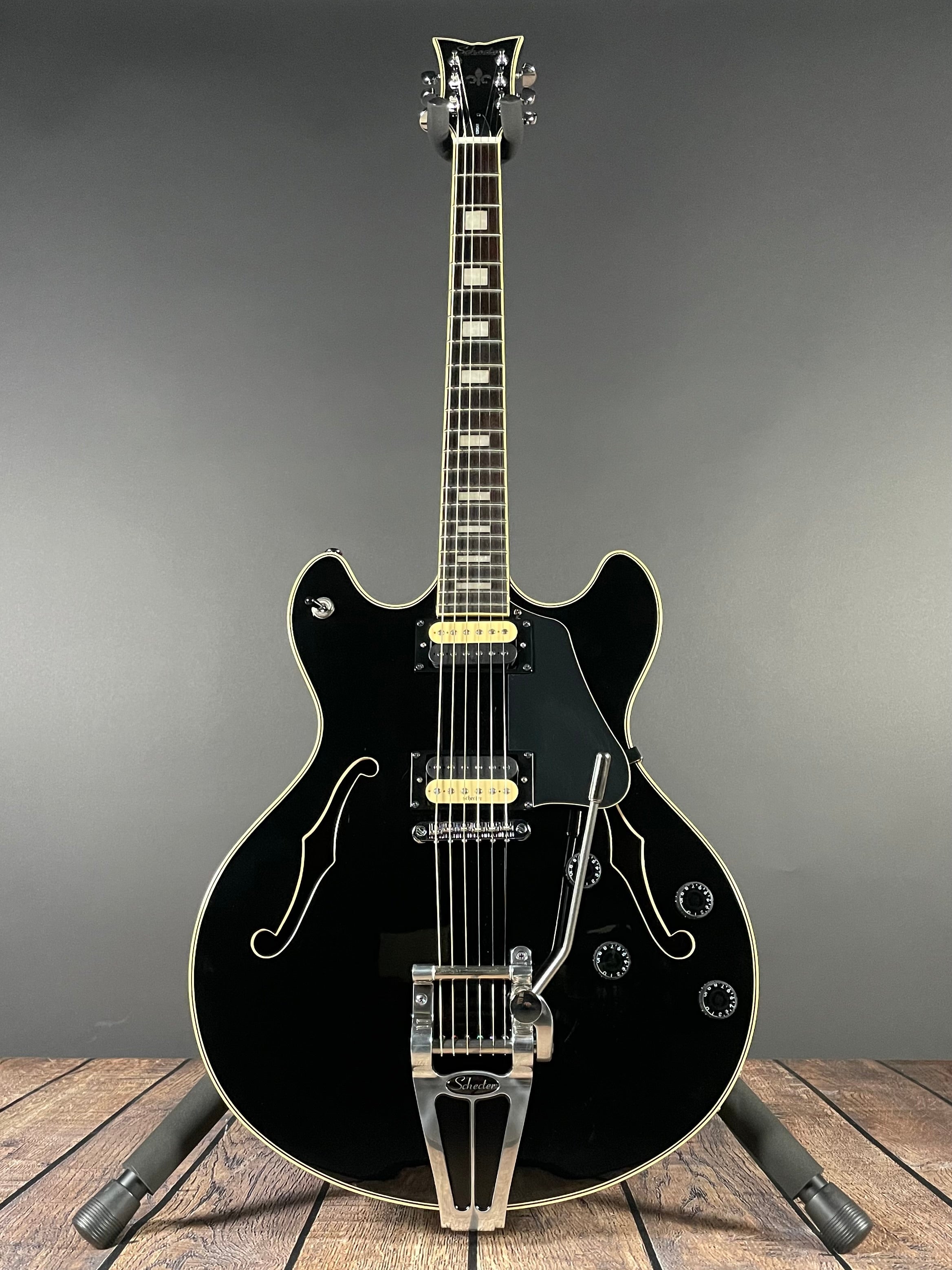 Schecter Diamond Series Corsair w/HSC - Gloss Black (2021) - Metronome Music Inc.