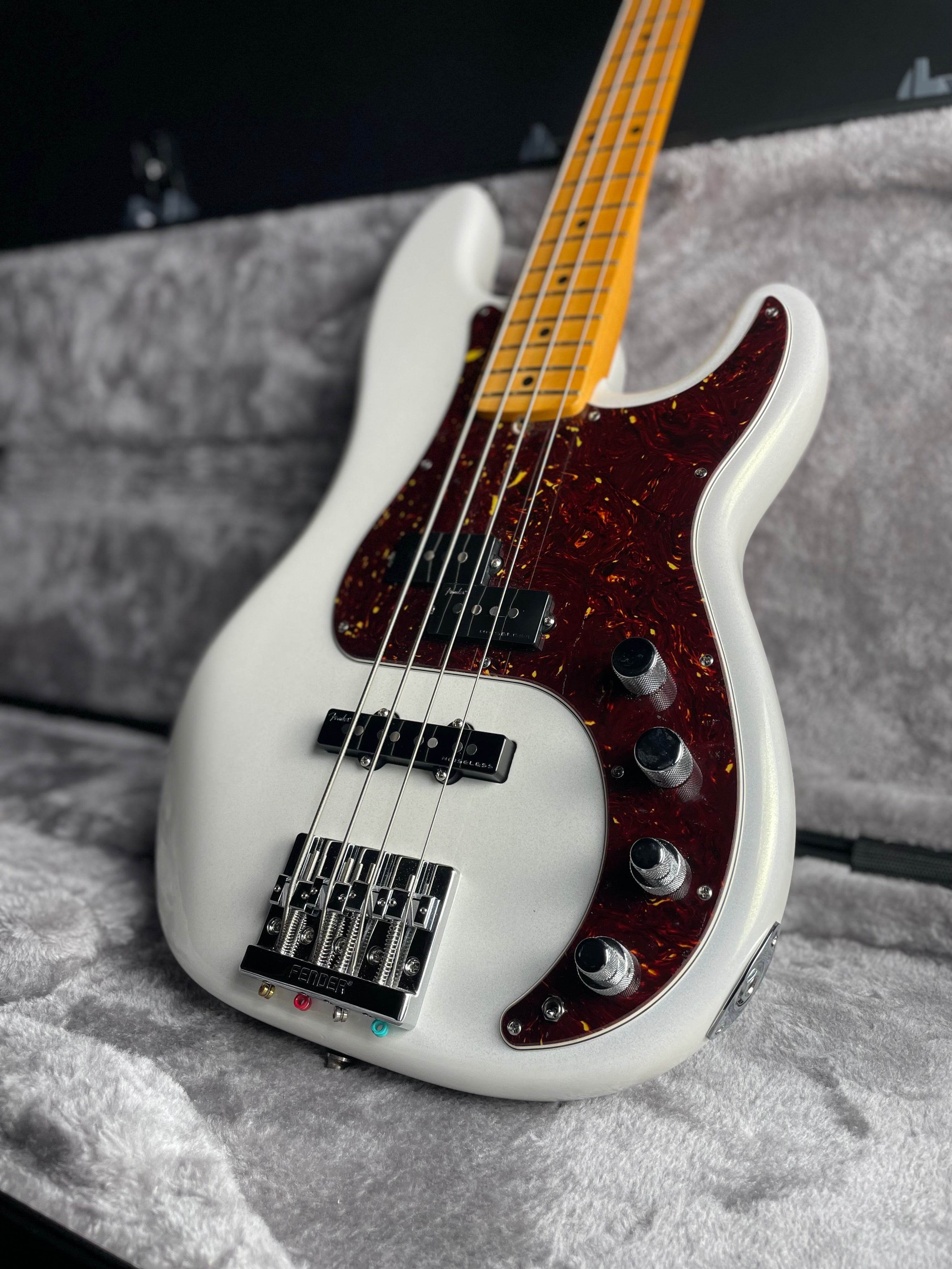 American Ultra Precision Bass, Maple w/OHSC - Arctic Pearl (2022) - Metronome Music Inc.
