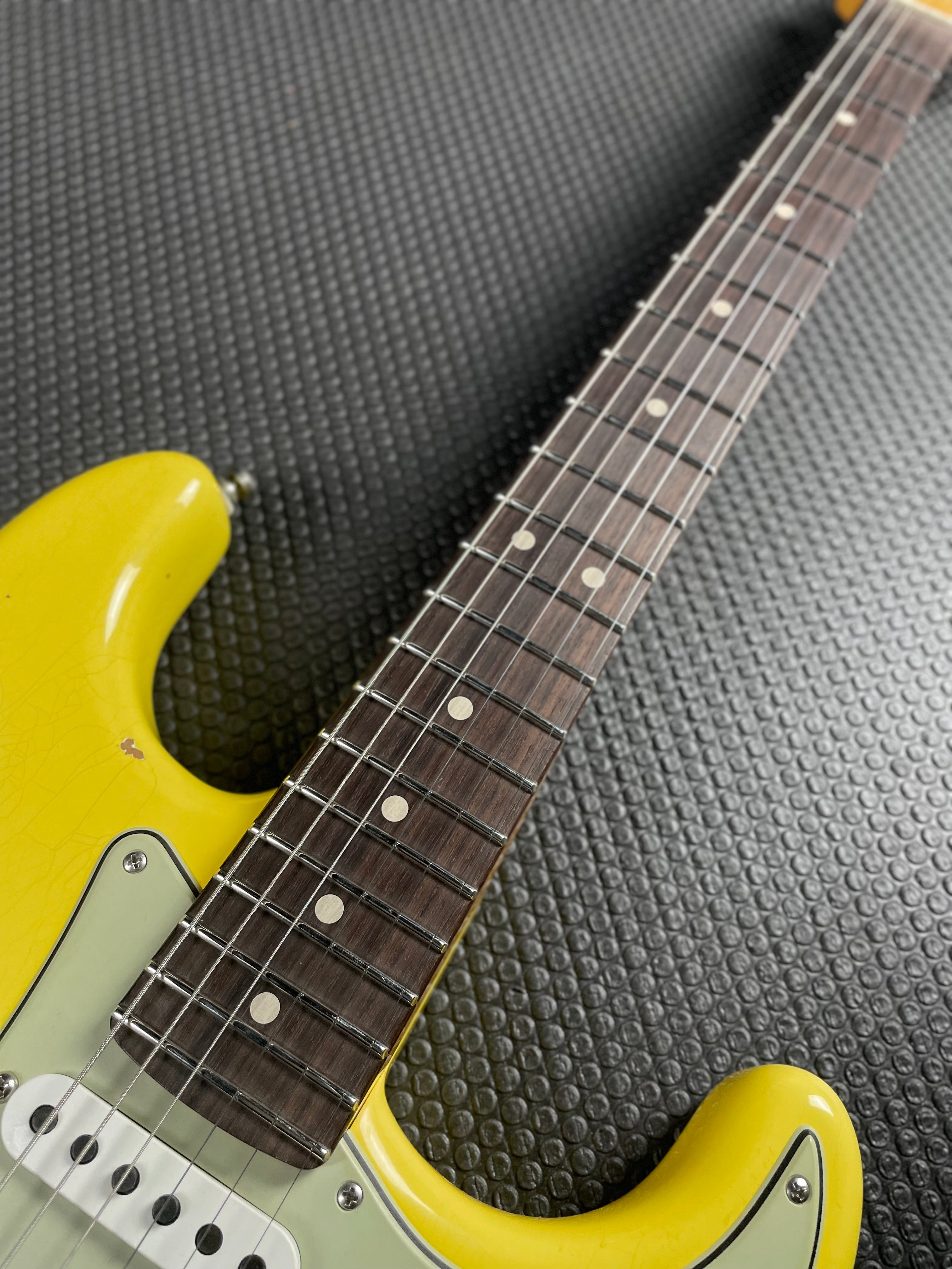 Fender Custom Shop Custom Deluxe Stratocaster HB S-1 - Graffiti Yellow - Metronome Music Inc.
