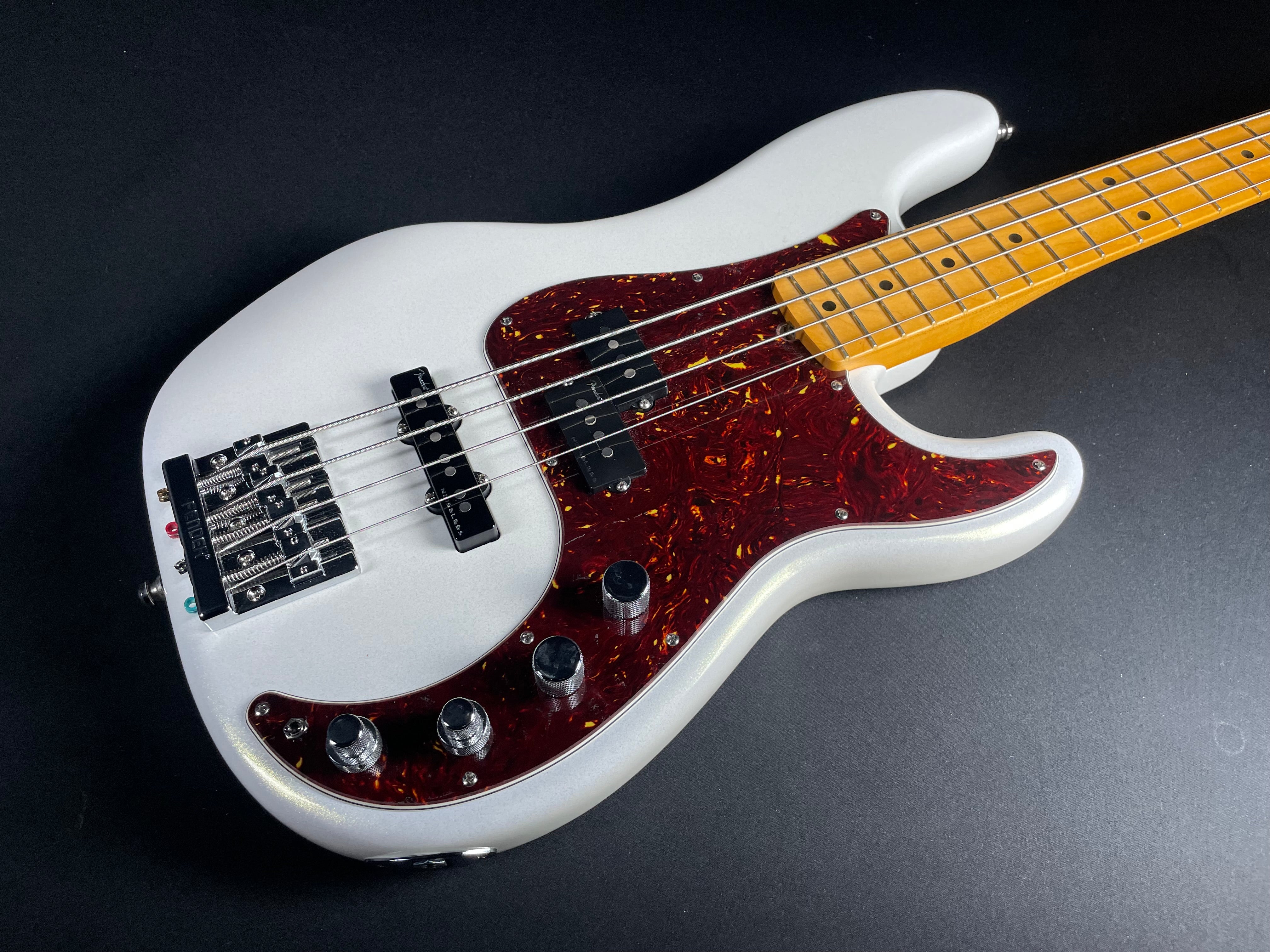 American Ultra Precision Bass, Maple w/OHSC - Arctic Pearl (2022) - Metronome Music Inc.