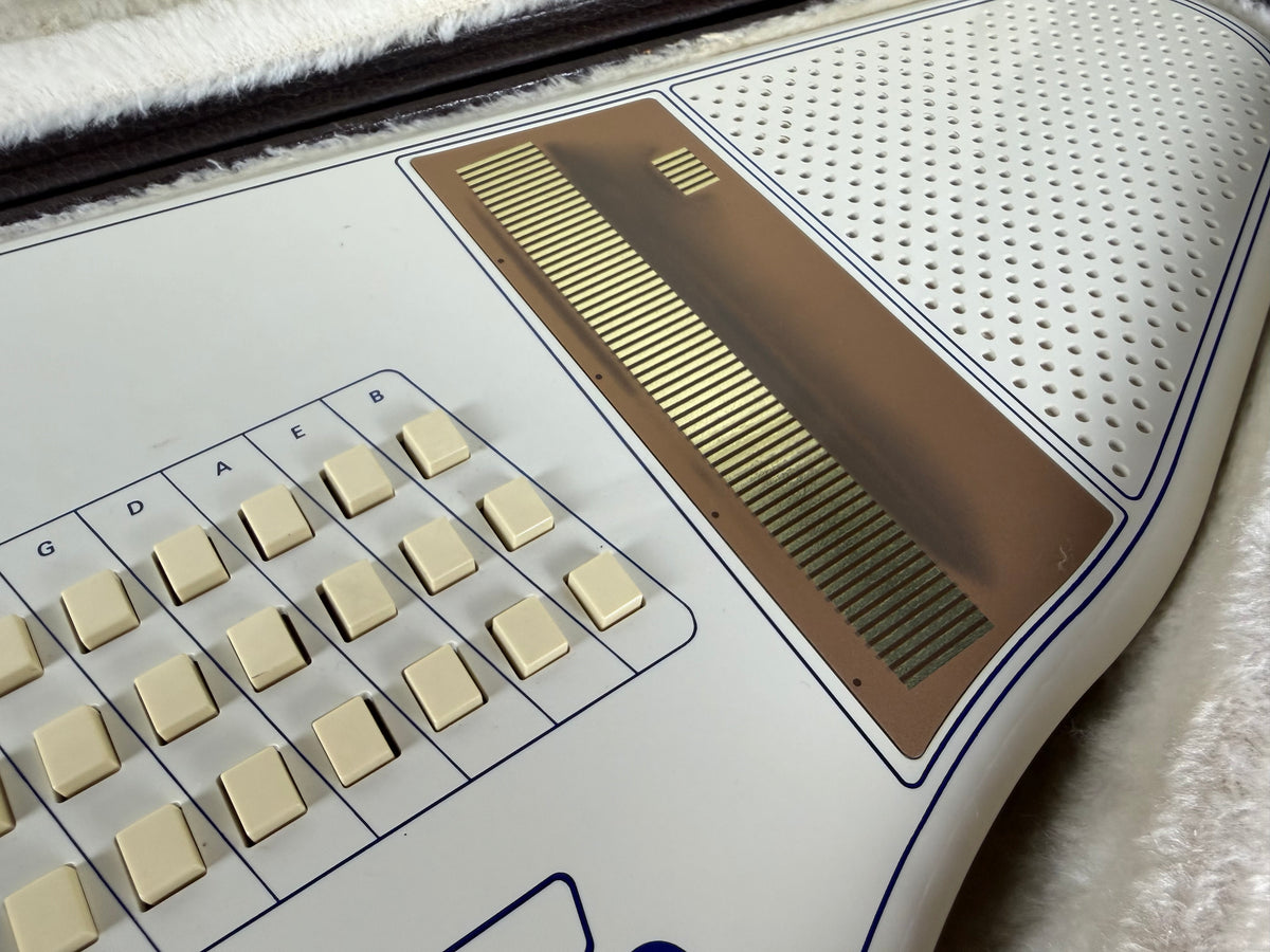 Suzuki OM-27 Omnichord w/Case - Ivory (1981)