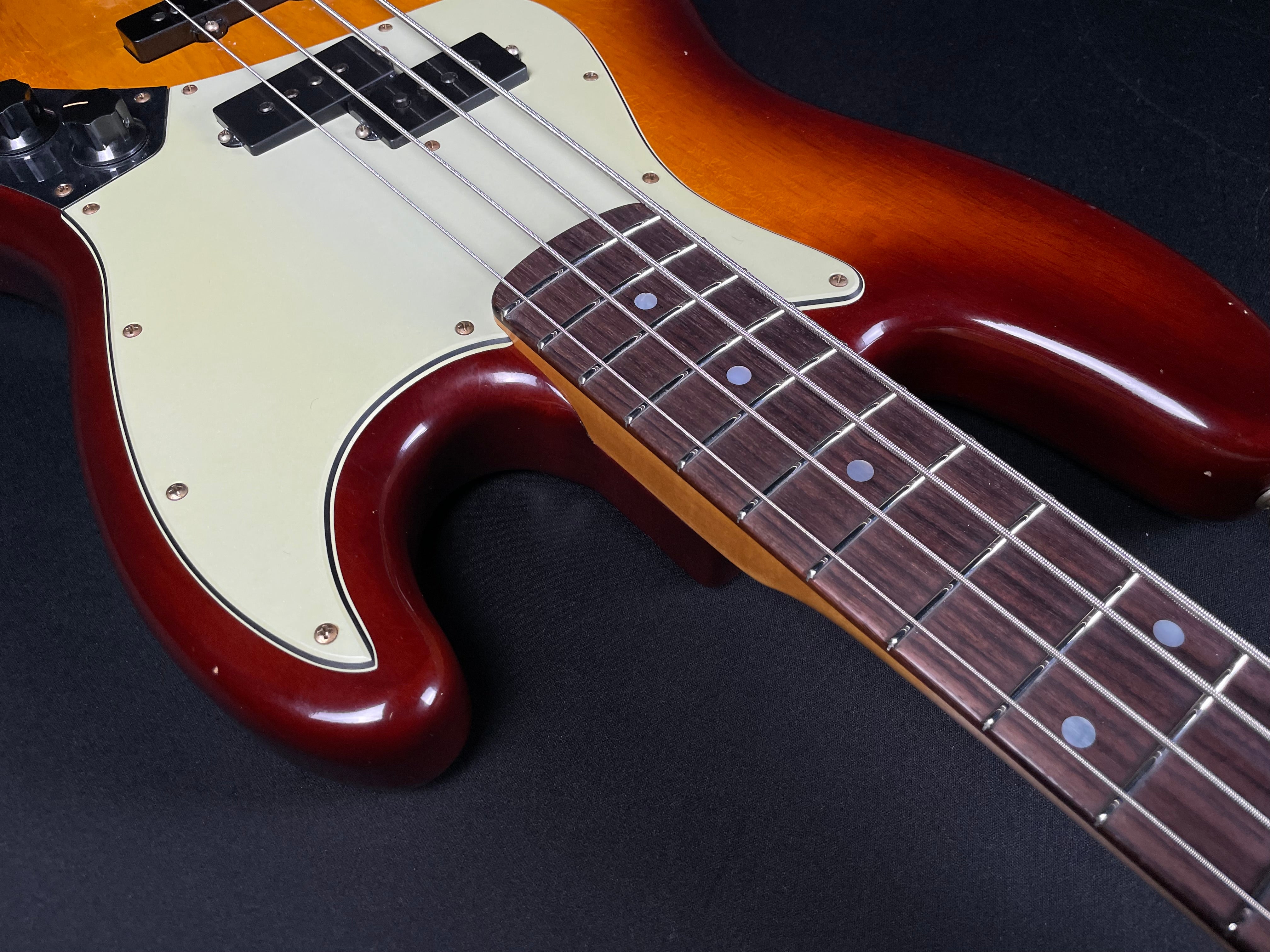 Fender Custom Shop Limited Jazz Bass Special Journeyman - Tobacco Sunburst - Metronome Music Inc.