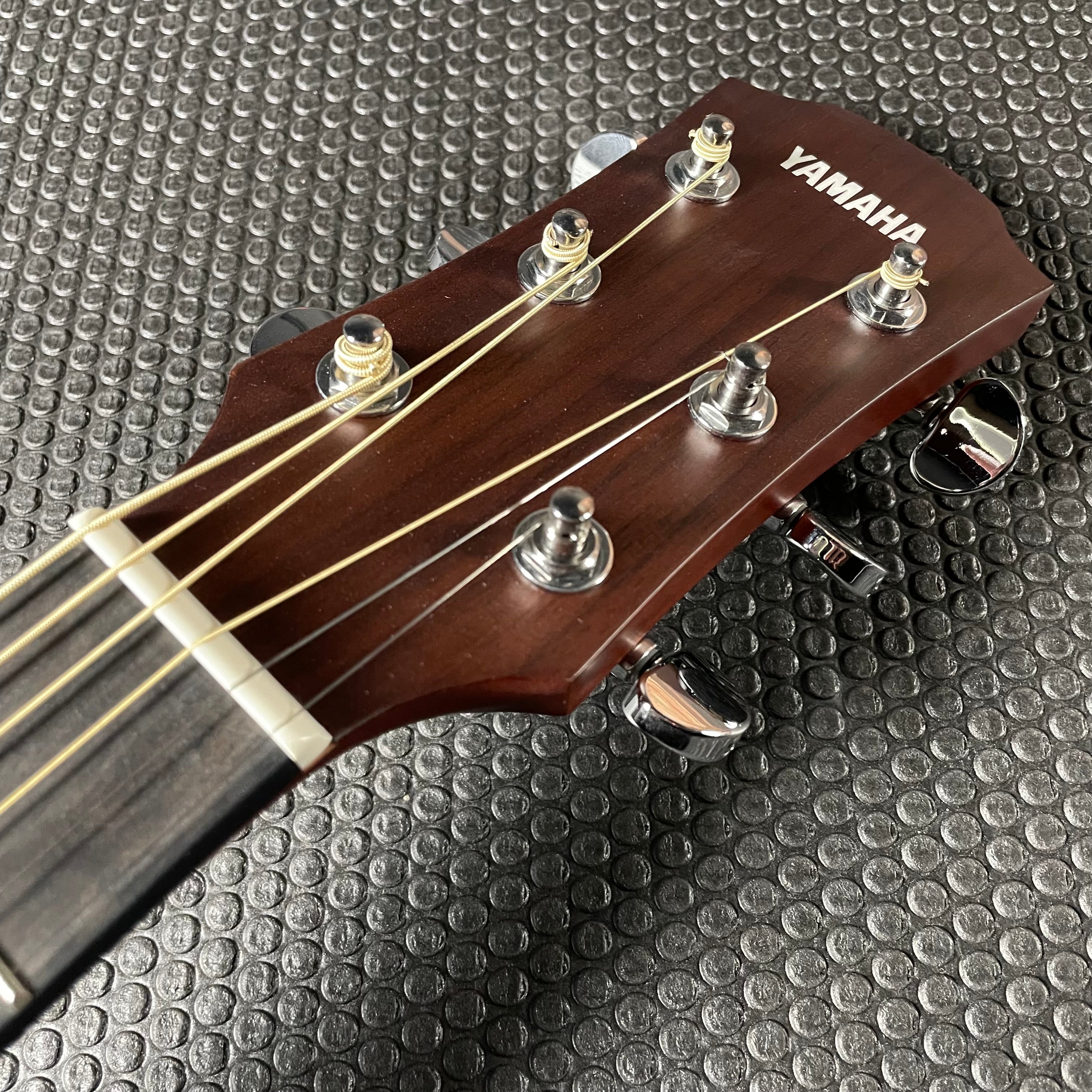 Yamaha A3M Mahogany Western Cutaway, All-Solid - Vintage - Metronome Music Inc.
