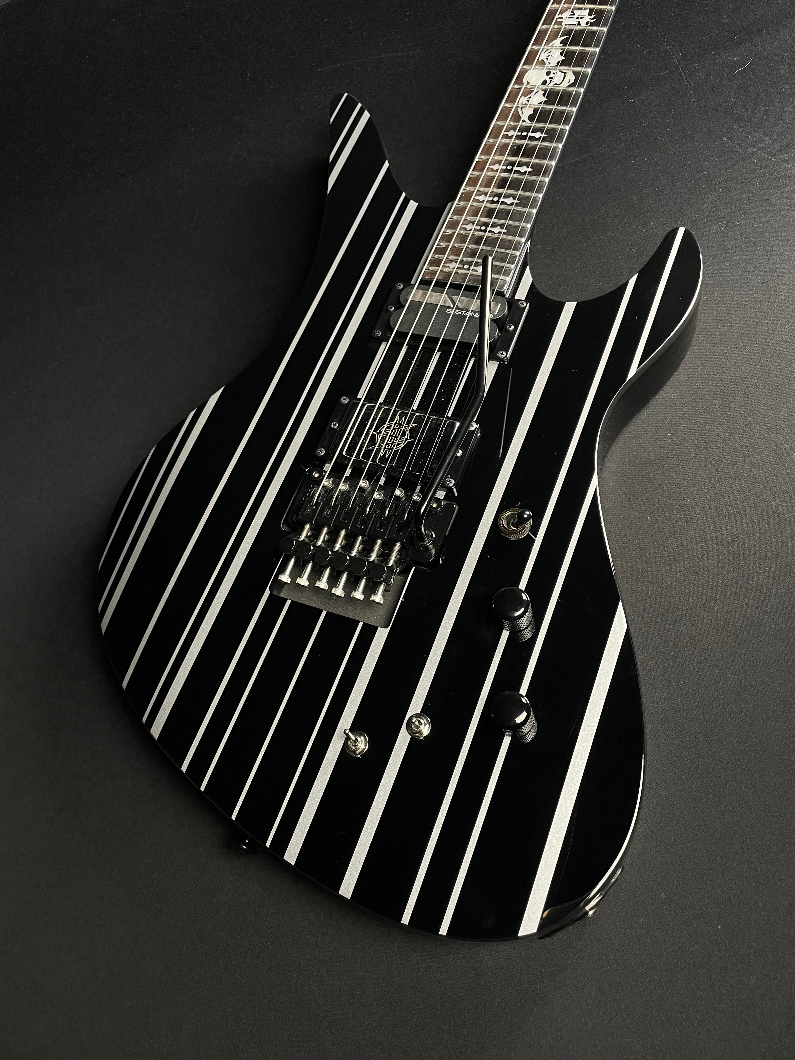 Schecter Synyster Gates Signature Synyster Custom-S Sustainiac - Schecter Humbucker - Metronome Music Inc.