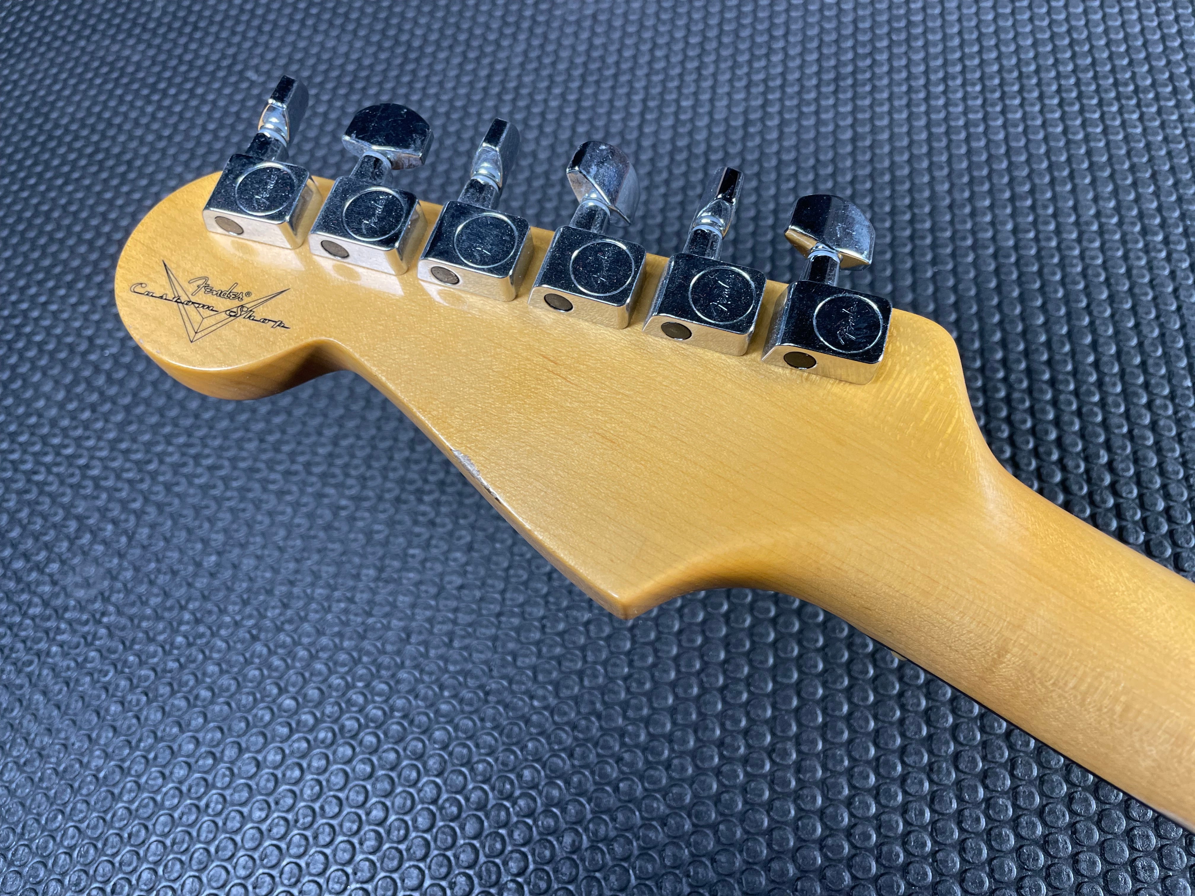 Fender Custom Shop Custom Deluxe Stratocaster HB S-1 - Graffiti Yellow - Metronome Music Inc.