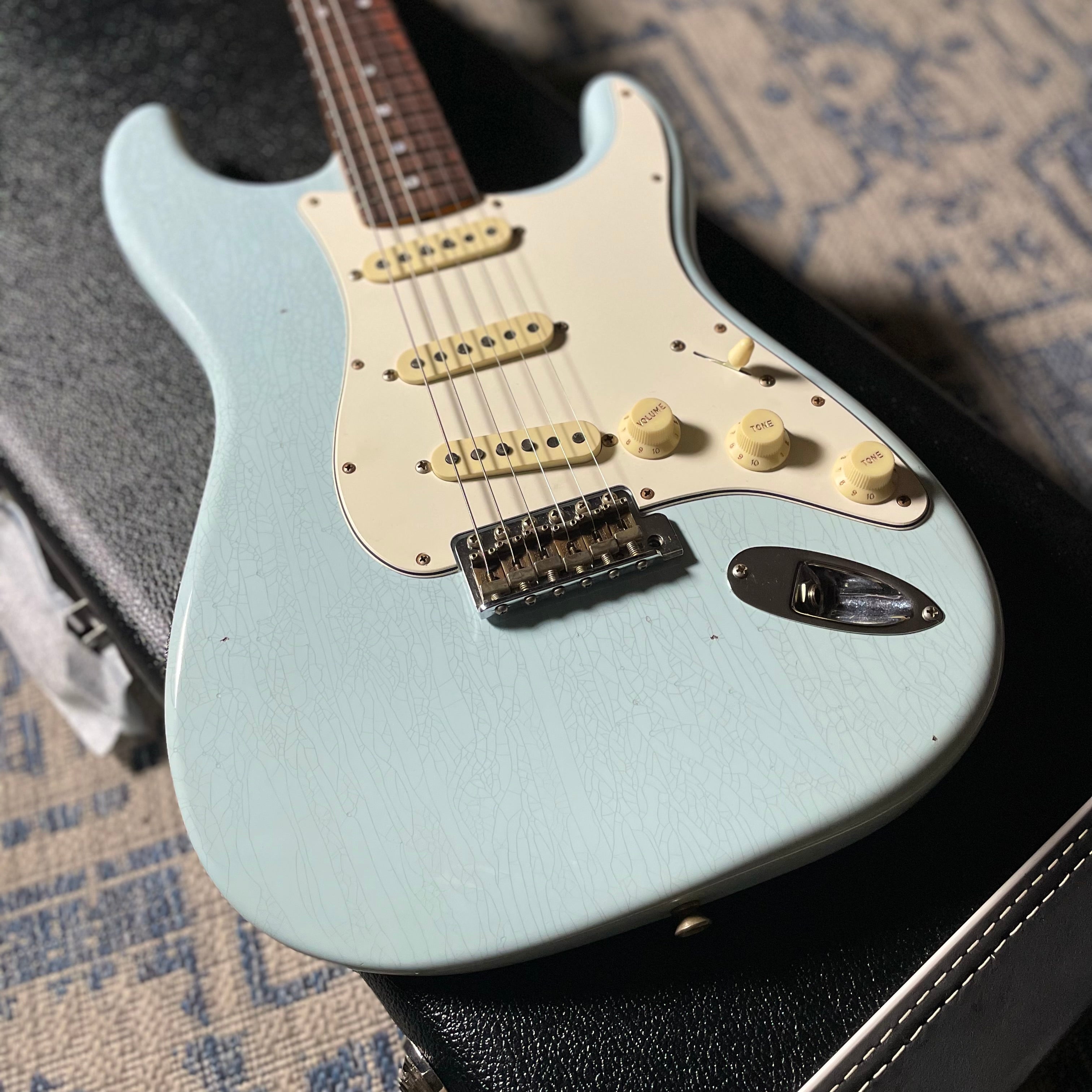 Fender Custom Shop LTD 1964 Stratocaster, Journeyman- Aged Sonic Blue - Metronome Music Inc.
