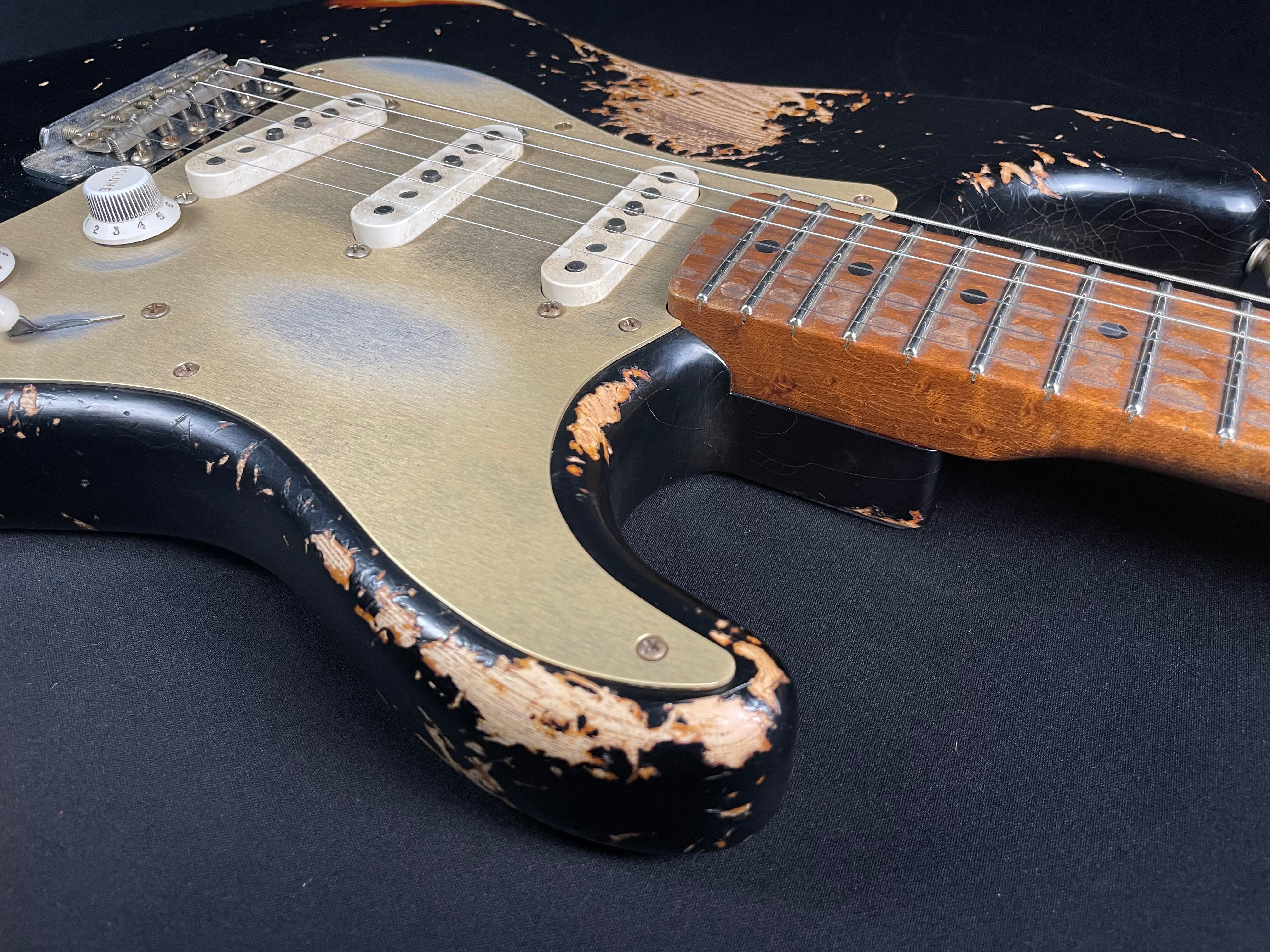 Fender Custom Shop Master Built 50s Stratocaster Heavy Relic Black/Violin Burst - Metronome Music Inc.