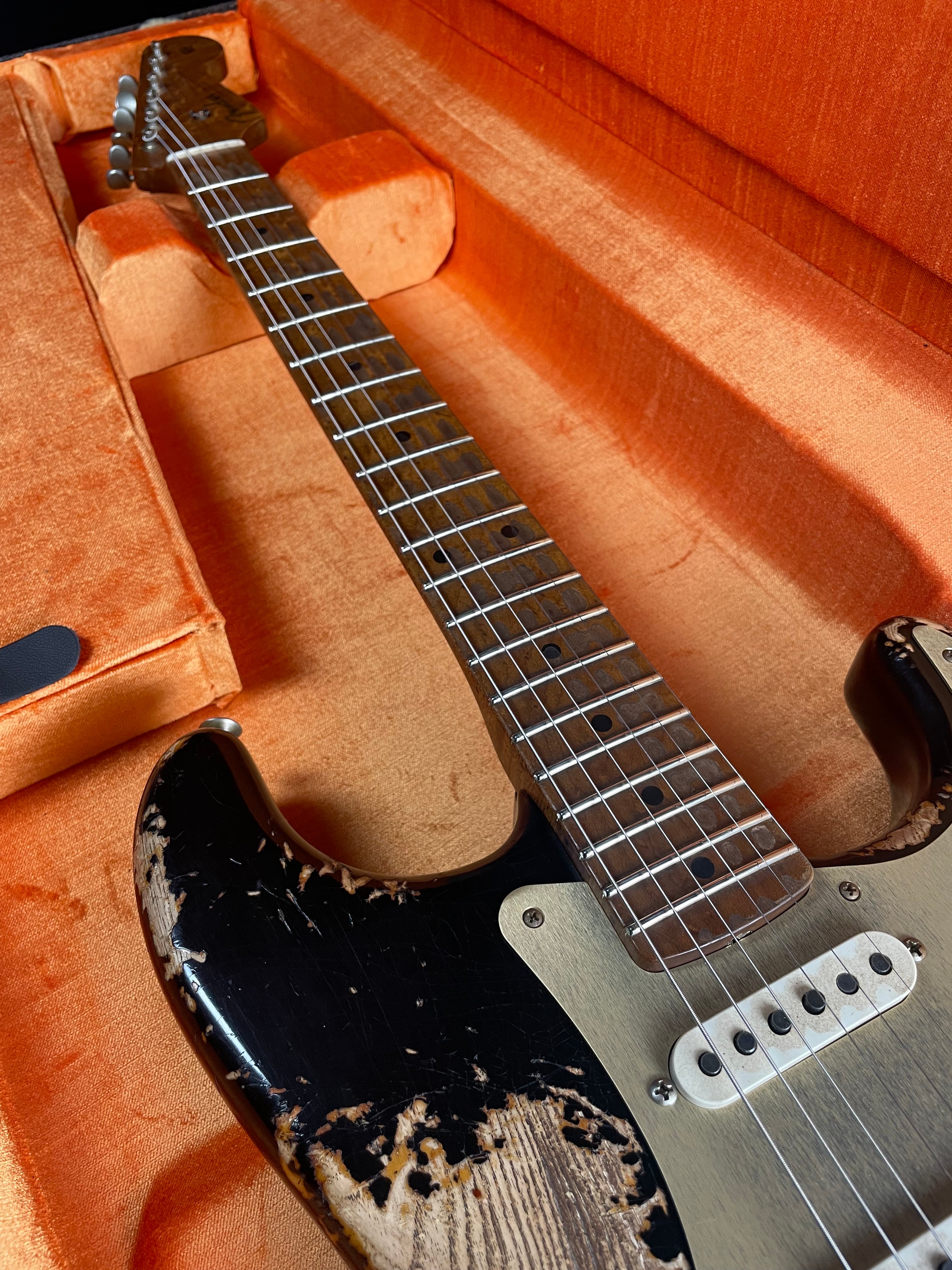 Fender Custom Shop Master Built 50s Stratocaster Heavy Relic Black/Violin Burst - Metronome Music Inc.