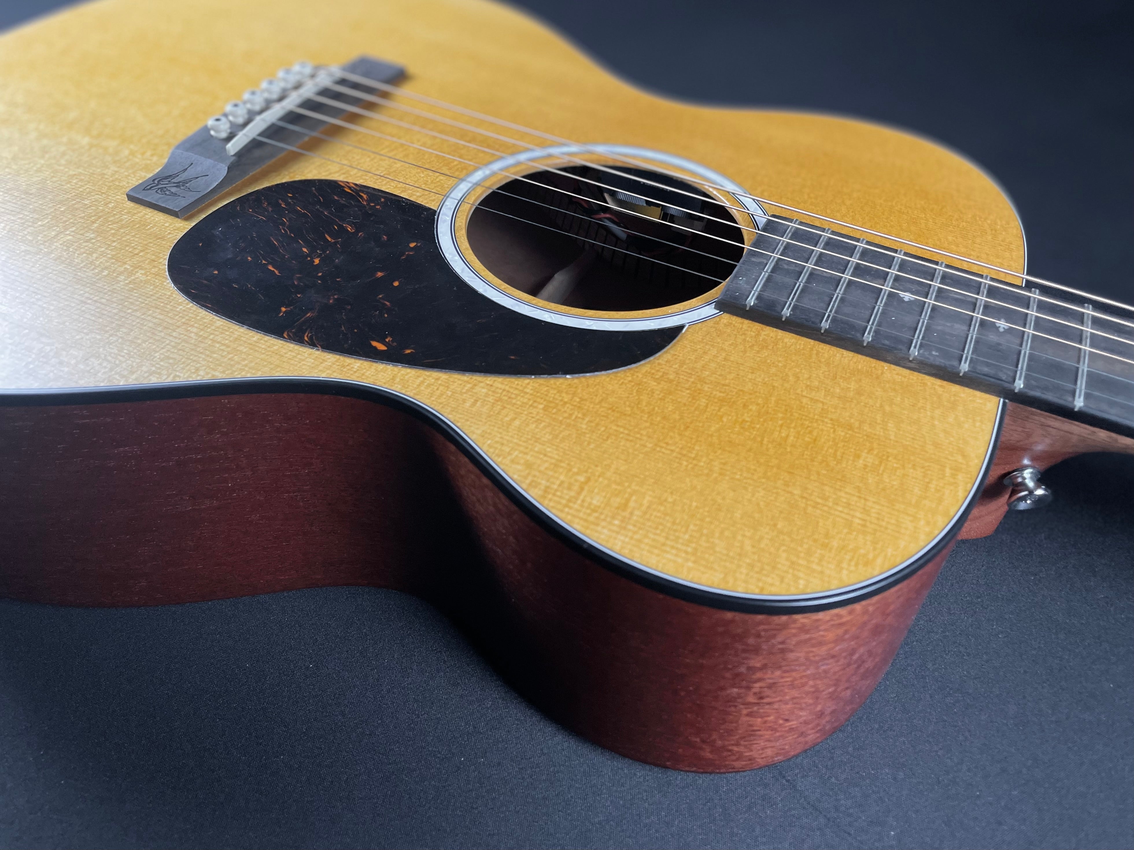 Martin 000JR-10E Shawn Mendes w/Soft Case - Natural - Metronome Music Inc.