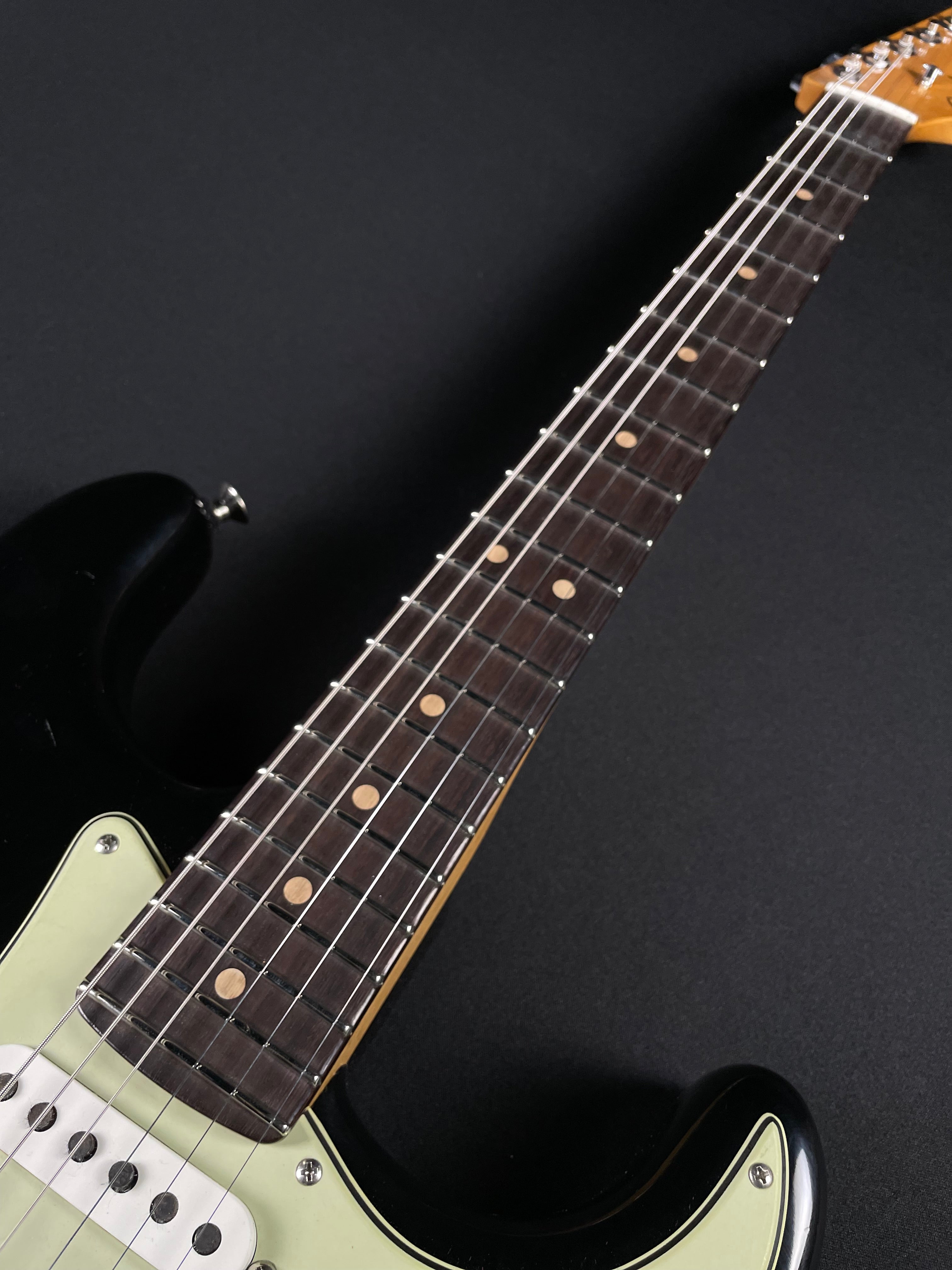 Fender Custom Shop Custom Deluxe HSS S-1 Stratocaster, Relic - Black (2025) - Metronome Music Inc.