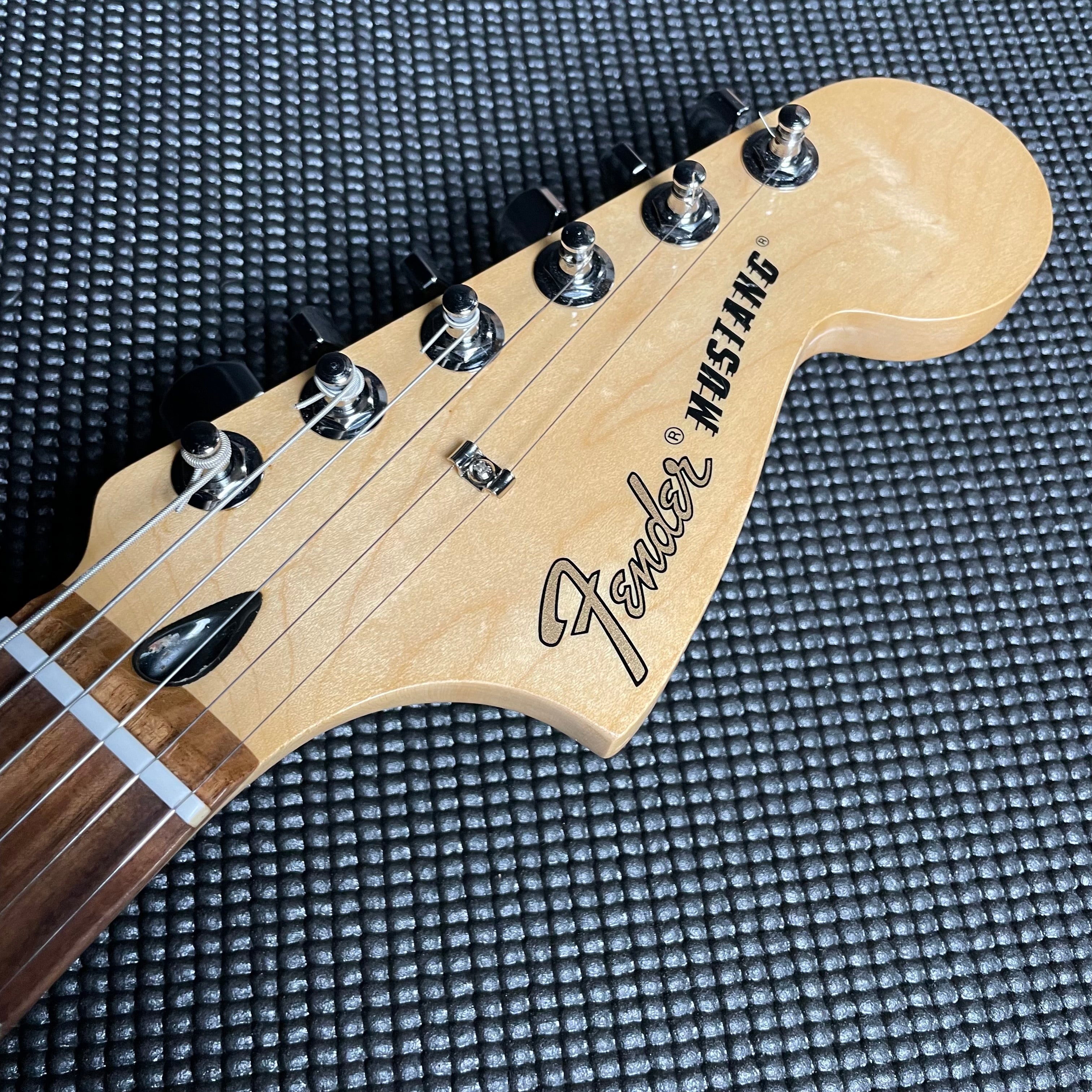 Fender Player Mustang 90 - Aged Natural (2023) - Metronome Music Inc.