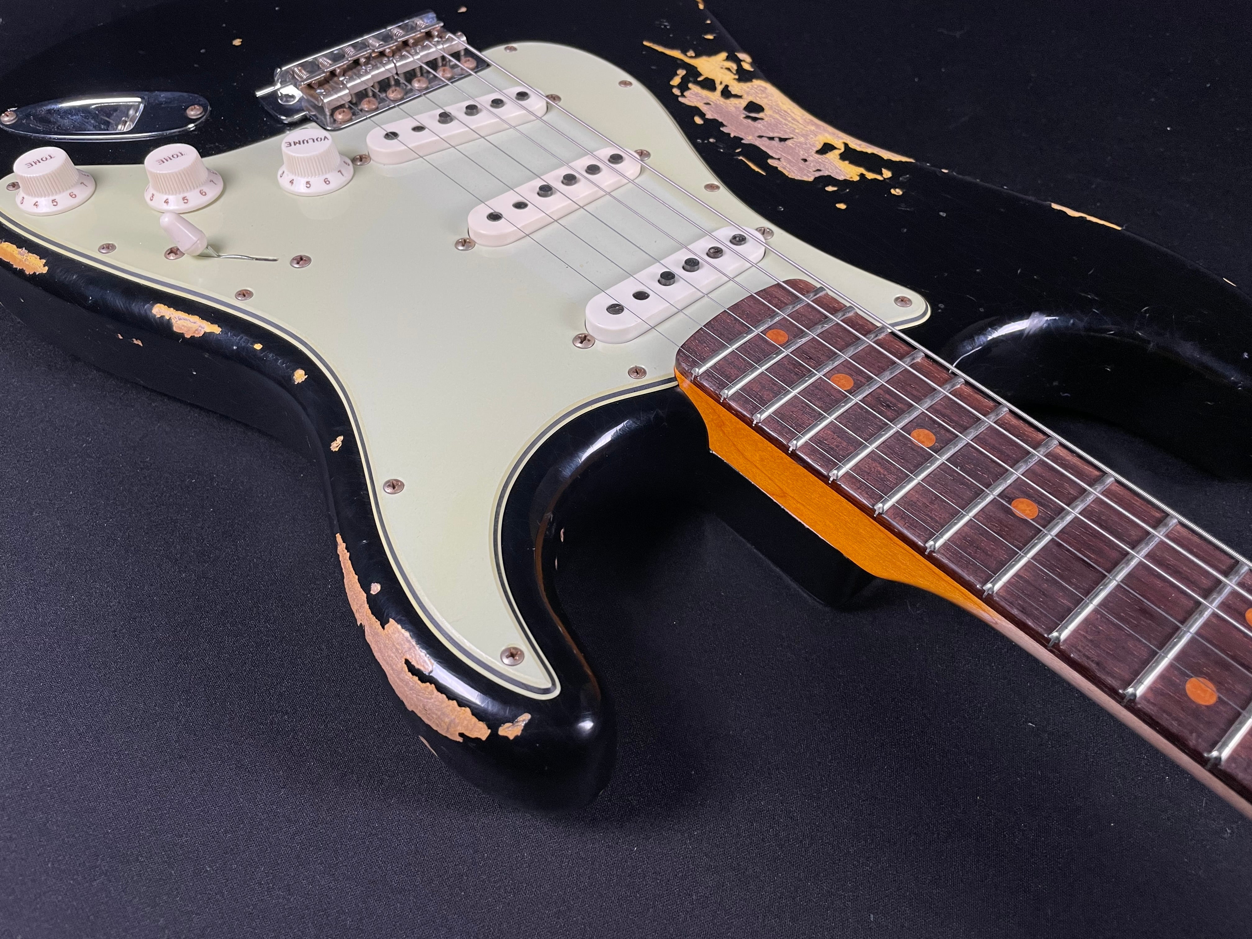 Fender Custom Shop 1960 Stratocaster, Heavy Relic- Aged Black/3-Color Sunburst