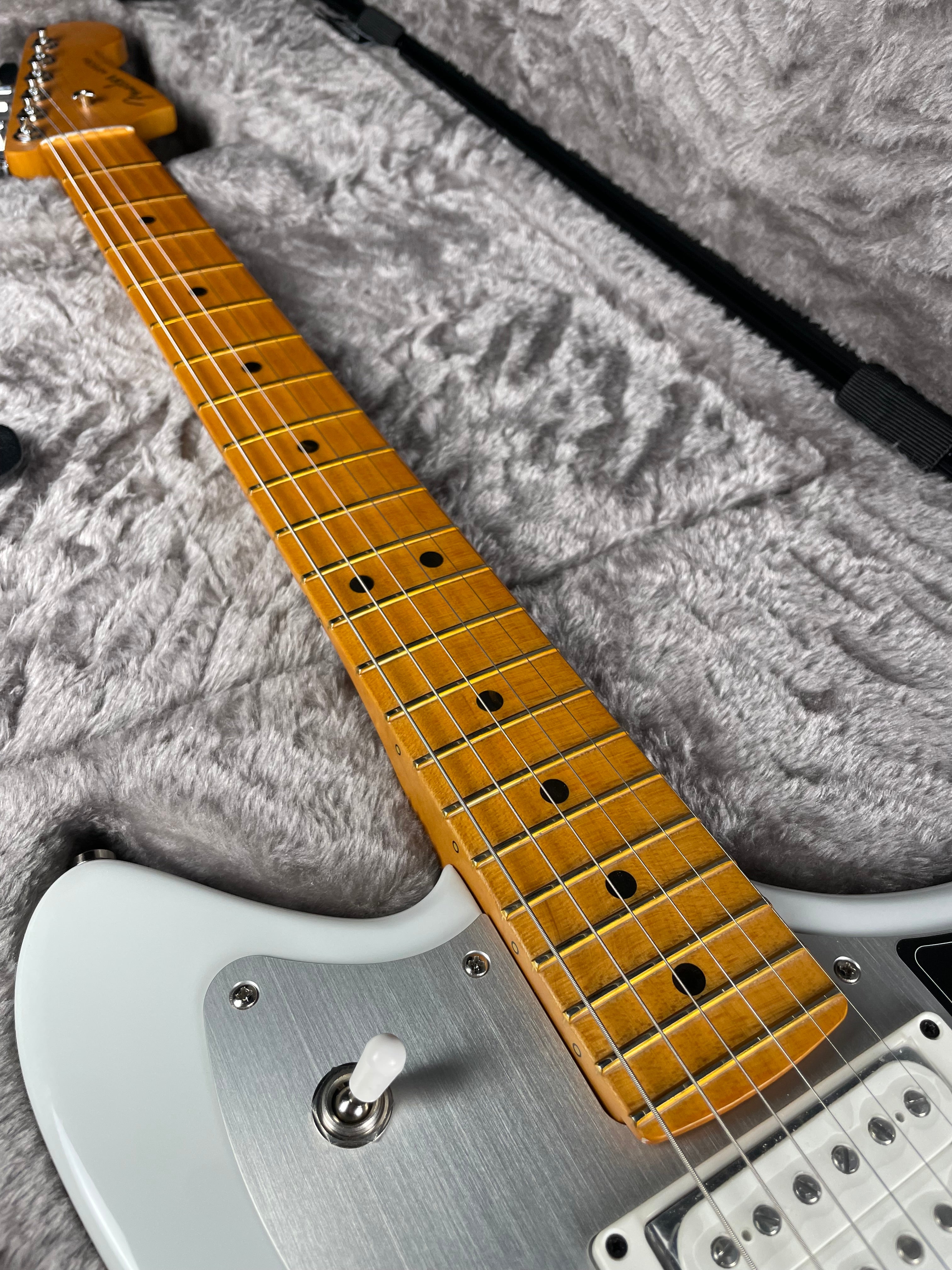 Fender American Ultra II Meteora - Avalanche - Metronome Music Inc.