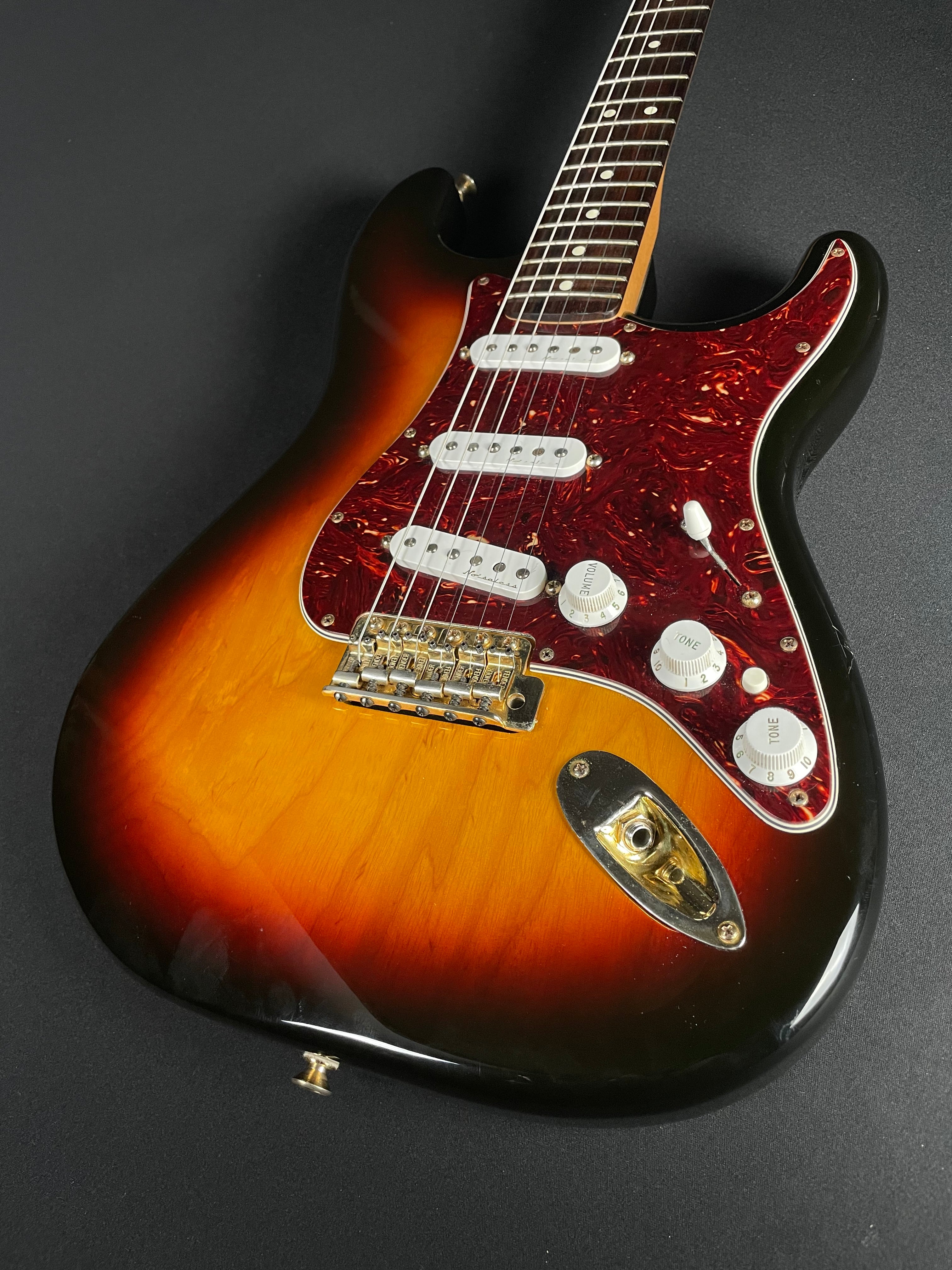 Fender Deluxe Players Strat, Rosewood - 3-Color Sunburst (2006)
