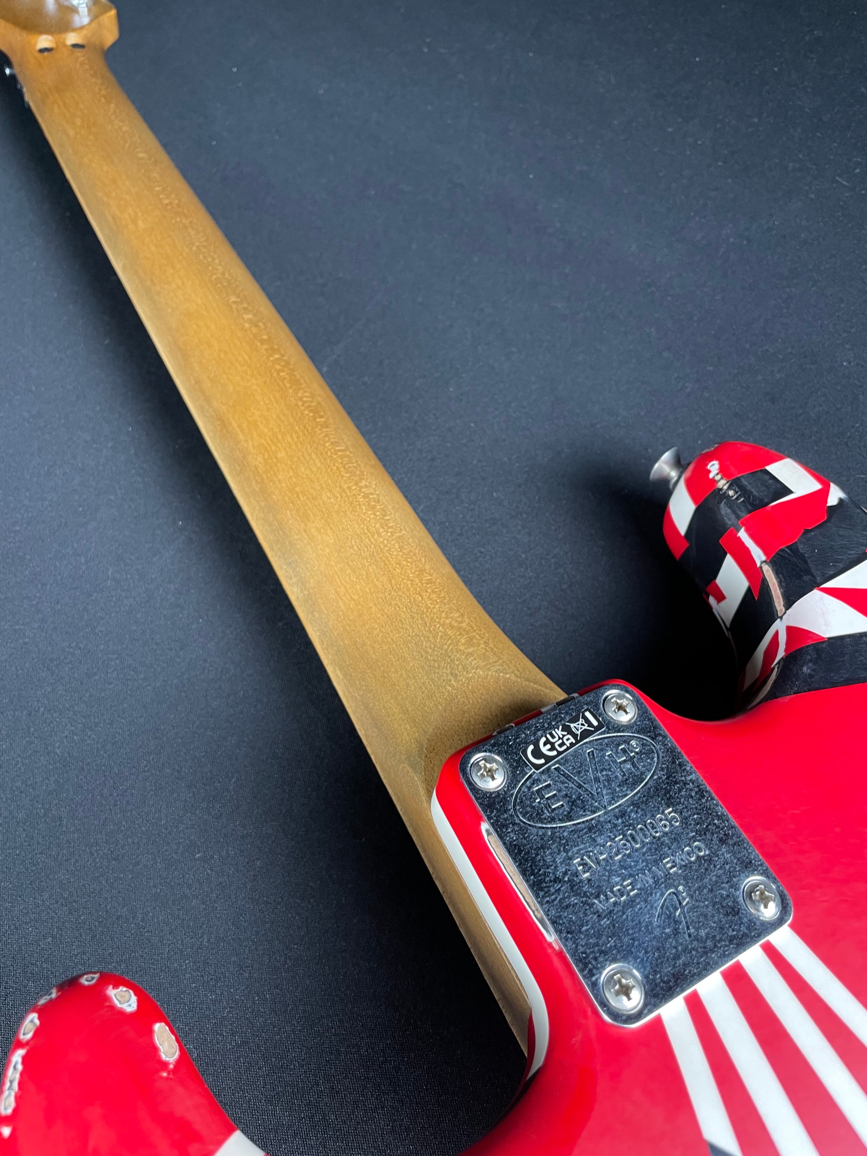 EVH Striped Series Frankenstein Relic - Red/Black/White - Metronome Music Inc.