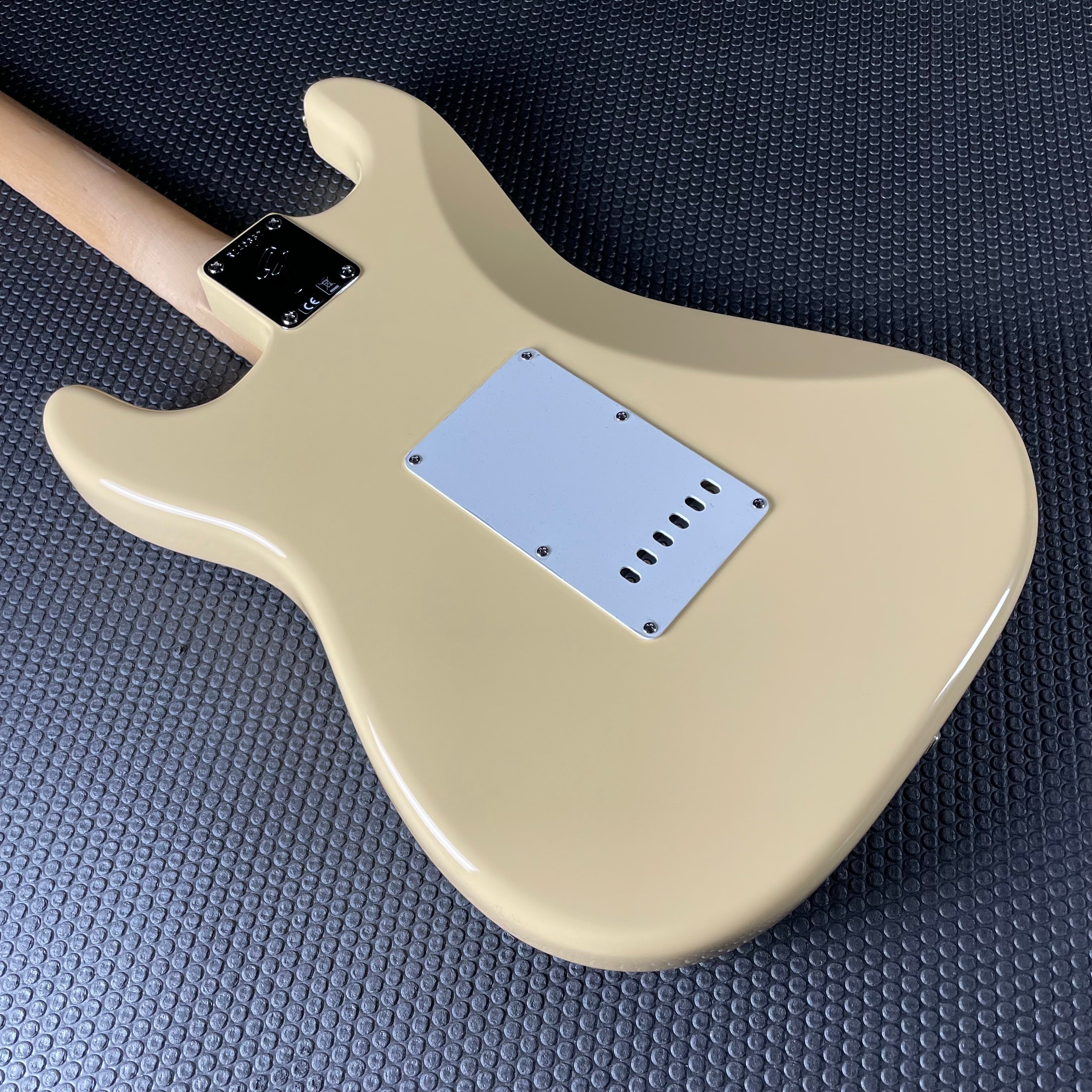 Fender Custom Shop Yngwie Malmsteen Signature, Scalloped - Vintage White - Metronome Music Inc.