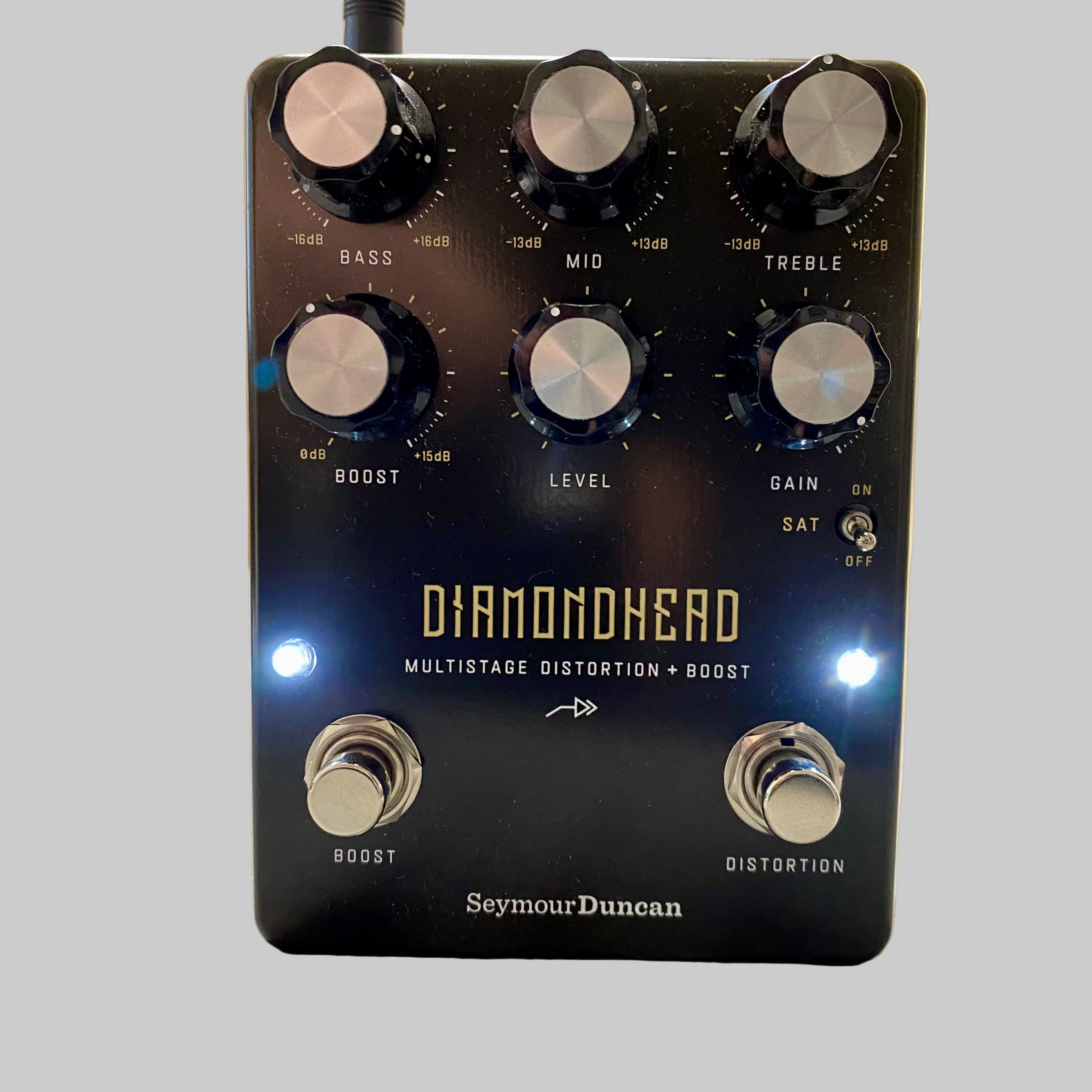 Guitar effects pedal with 'Diamondhead' and 'Seymour Duncan' branding on a wooden surface.