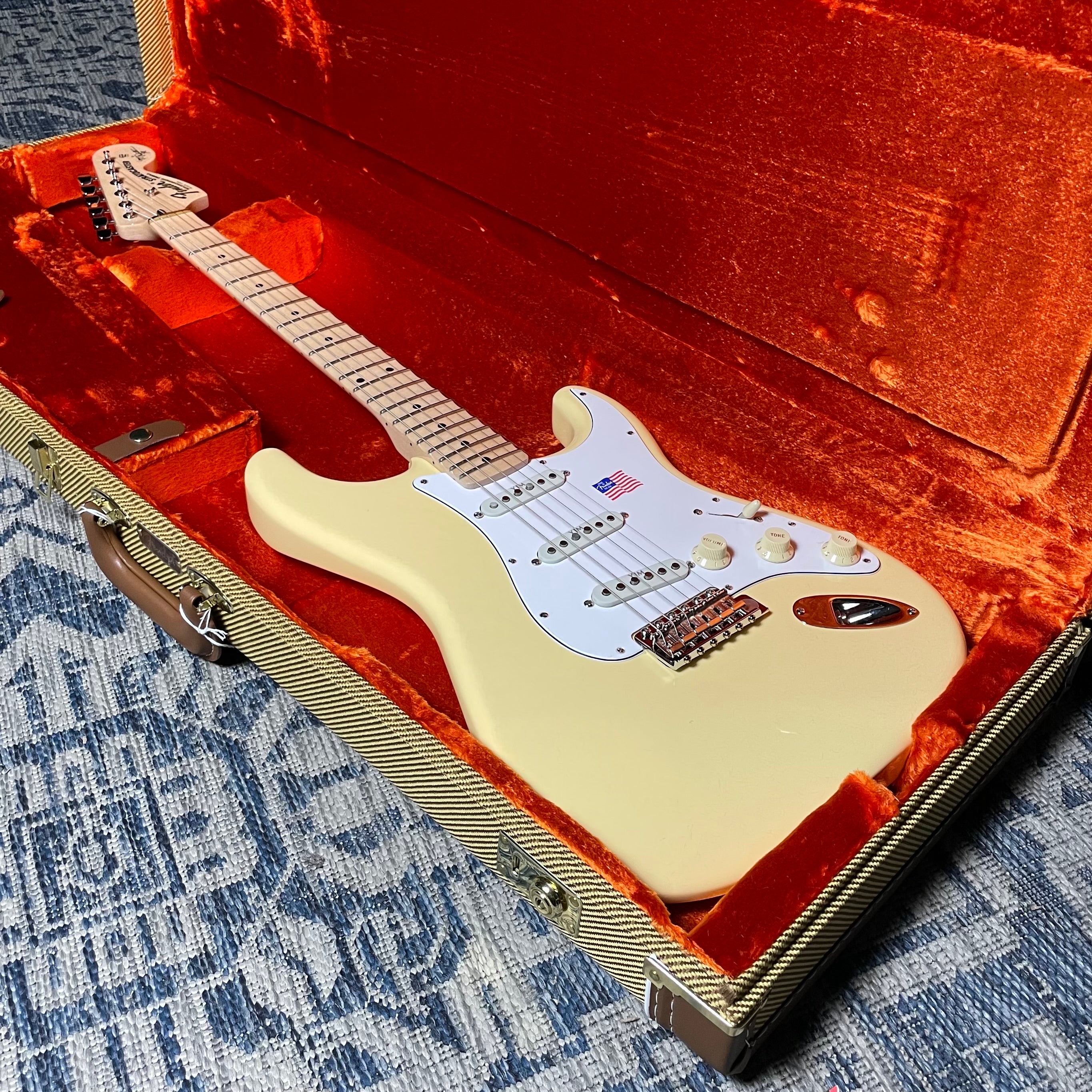 Fender Yngwie Malmsteen Stratocaster, Scalloped Maple - Vintage White - Metronome Music Inc.