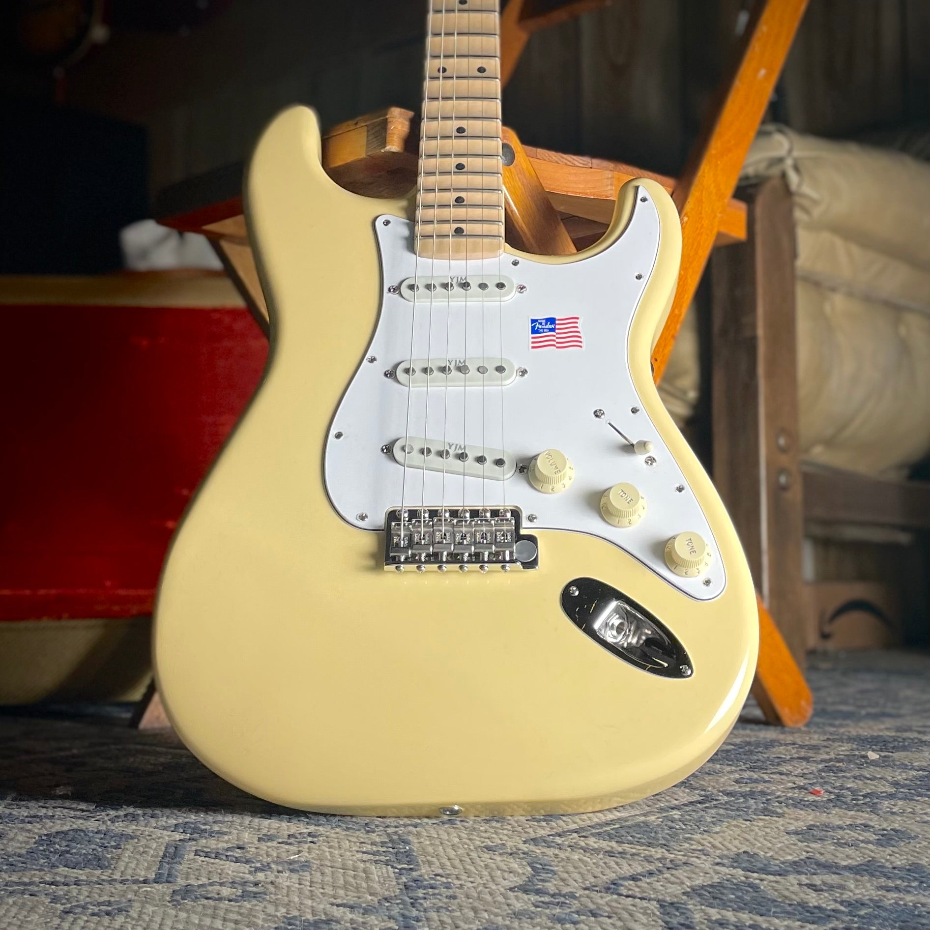 Fender Yngwie Malmsteen Stratocaster, Scalloped Maple - Vintage White - Metronome Music Inc.