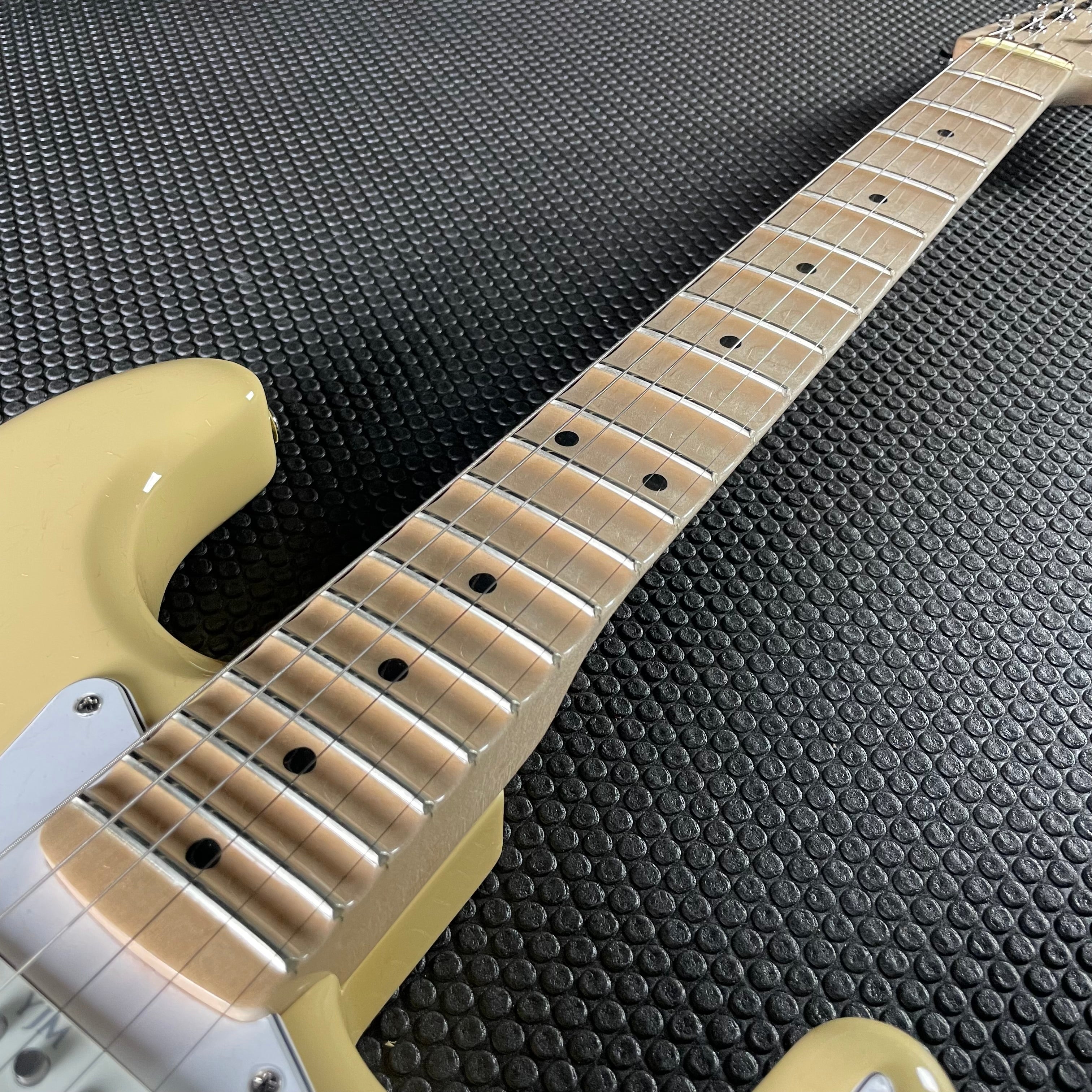 Fender Yngwie Malmsteen Stratocaster, Scalloped Maple - Vintage White - Metronome Music Inc.