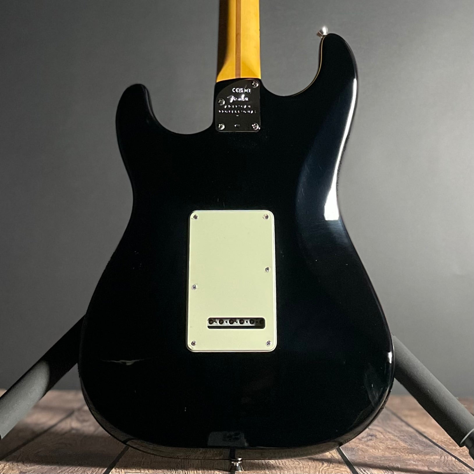 Fender American Professional II Stratocaster, Maple- Black (8lbs 1oz) - Metronome Music Inc.
