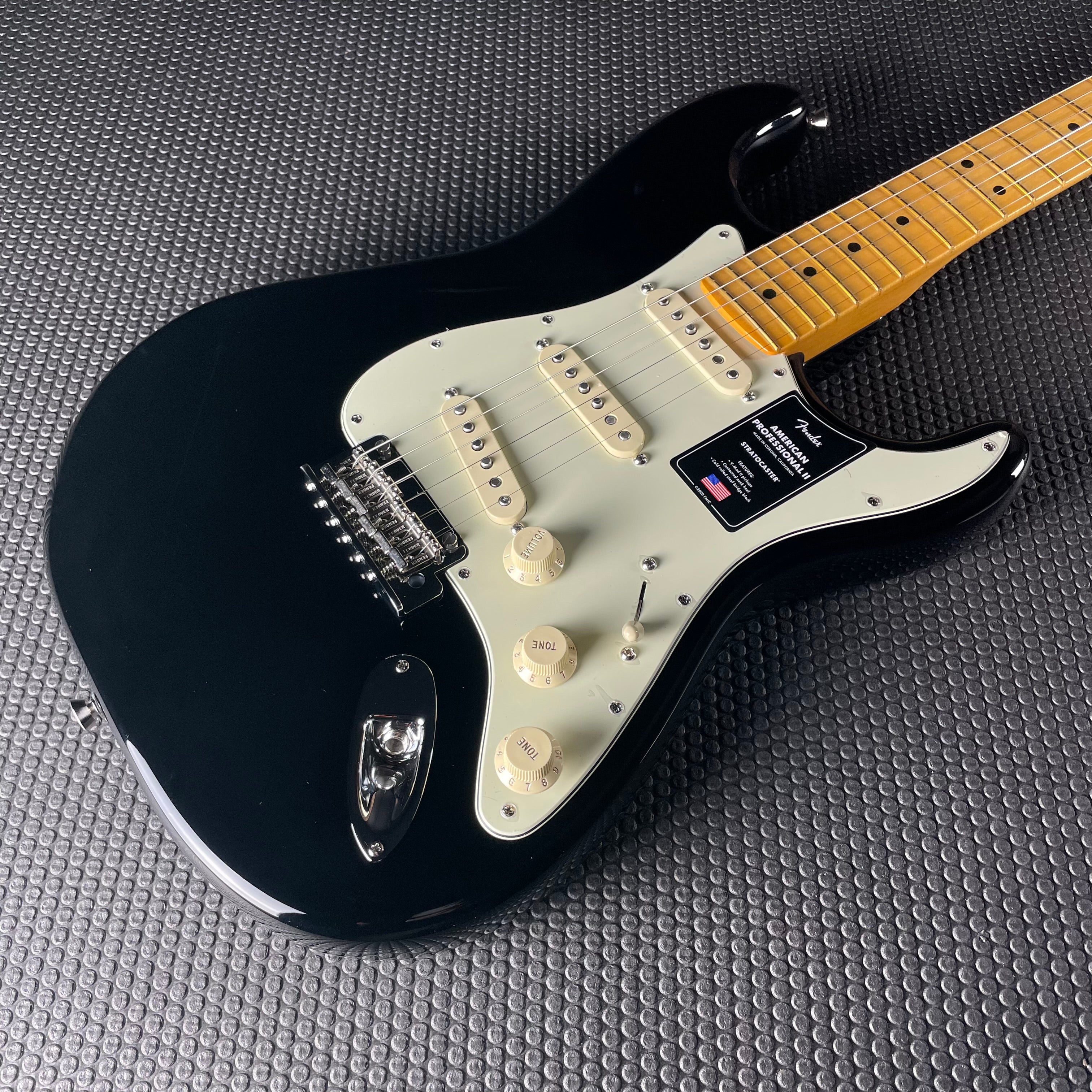 Fender American Professional II Stratocaster, Maple- Black