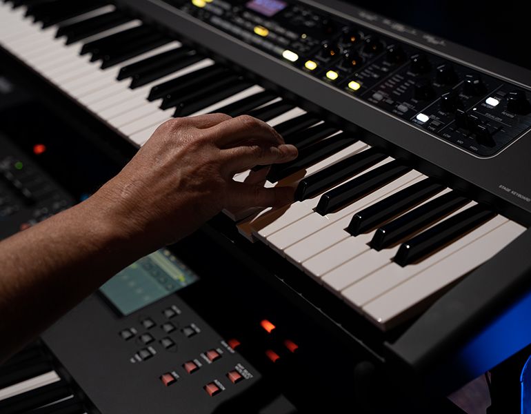 Yamaha CK88 88-Key Portable Stage Piano - Metronome Music Inc.