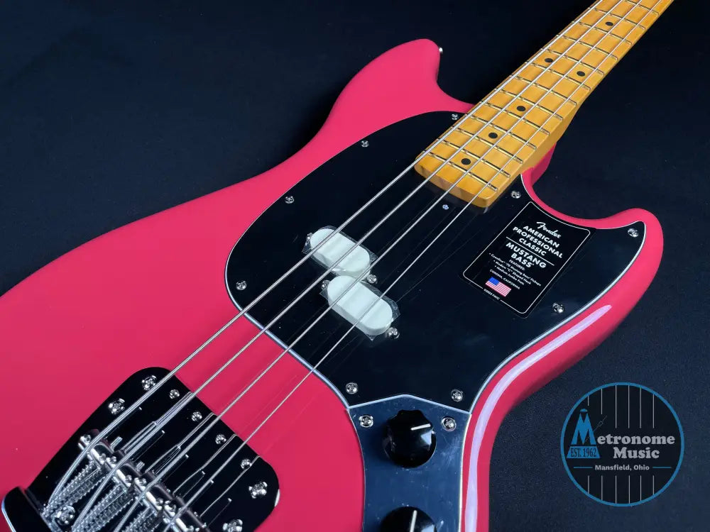 Fender American Professional Classic Mustang Bass - Faded Dakota Red - Metronome Music Inc.