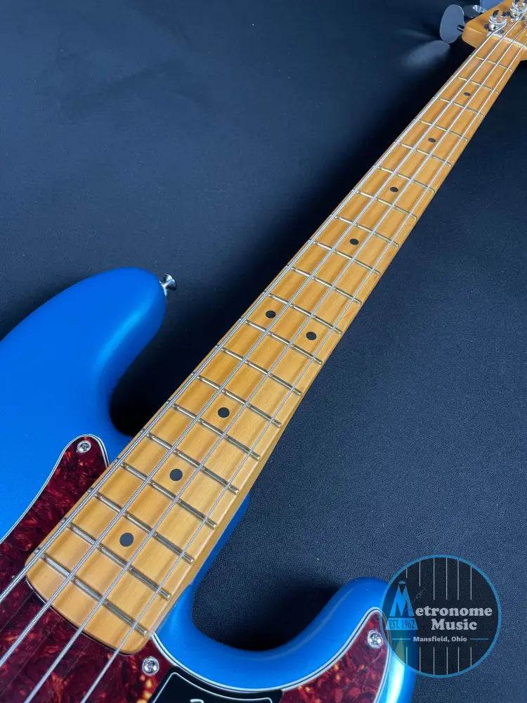 Fender American Professional Classic Precision Bass - Faded Lake Placid Blue - Metronome Music Inc.