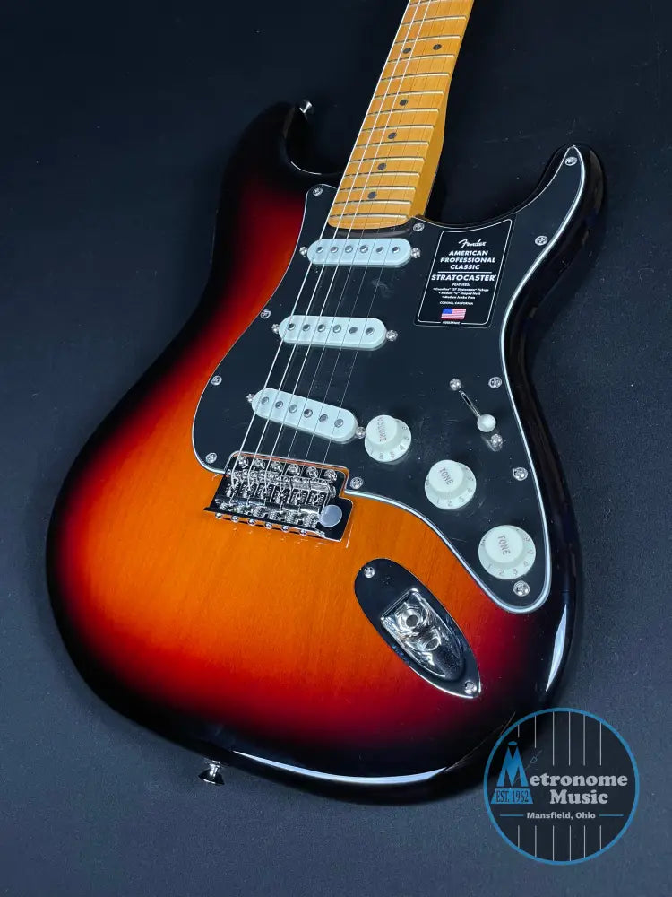 Fender American Professional Classic Stratocaster - 3-Color Sunburst - Metronome Music Inc.