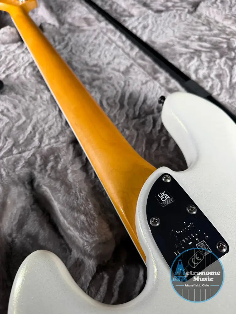 Fender American Ultra Jazz Bass (2022) w/OHSC - Arctic Pearl (Used) - Metronome Music
